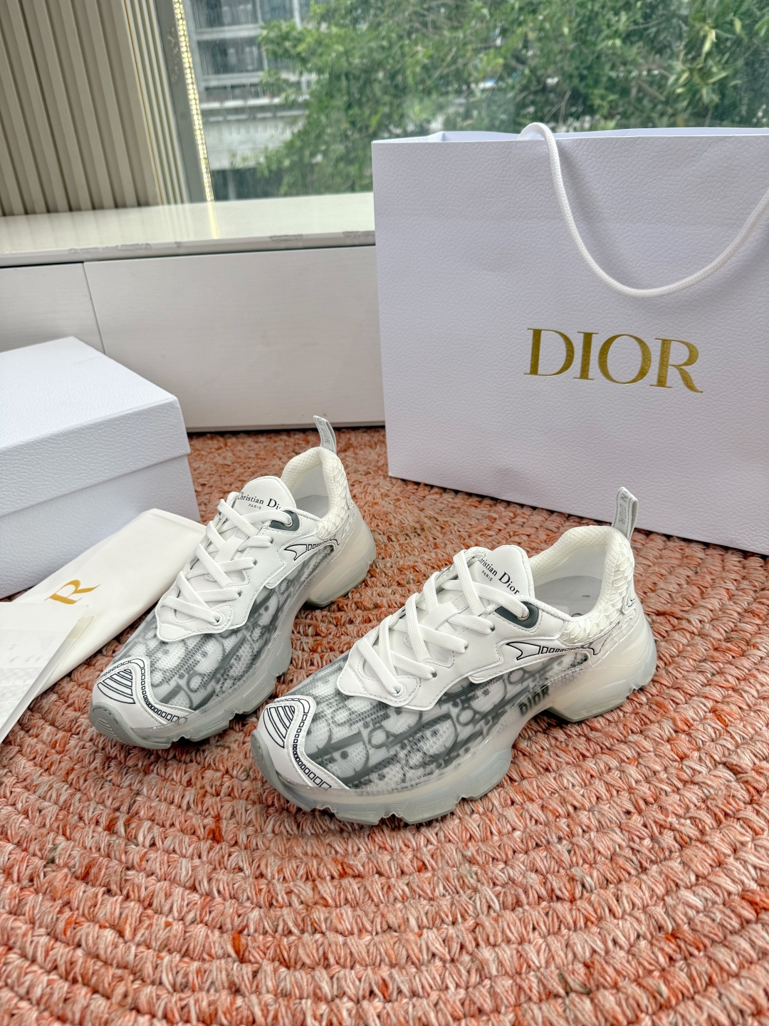 디올(DIOR) CD 로고 스니커즈 신발