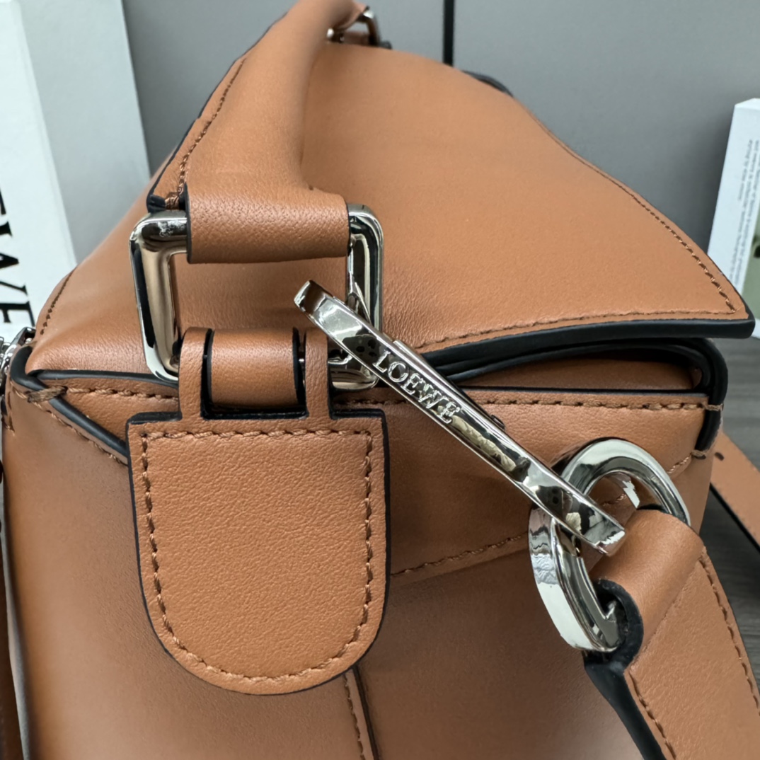 Loewe Puzzle Edge 로에베 퍼즐 라지 백 가방