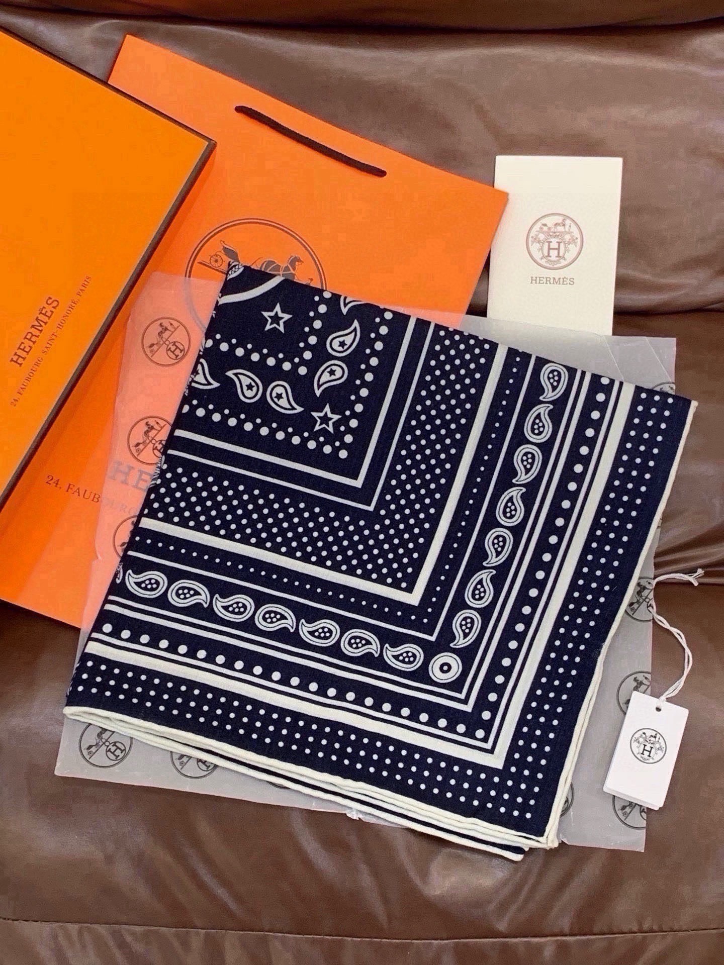 에르메스(HERMES) 그래픽 패턴 캐시미어 실크 숄 목도리 스카프