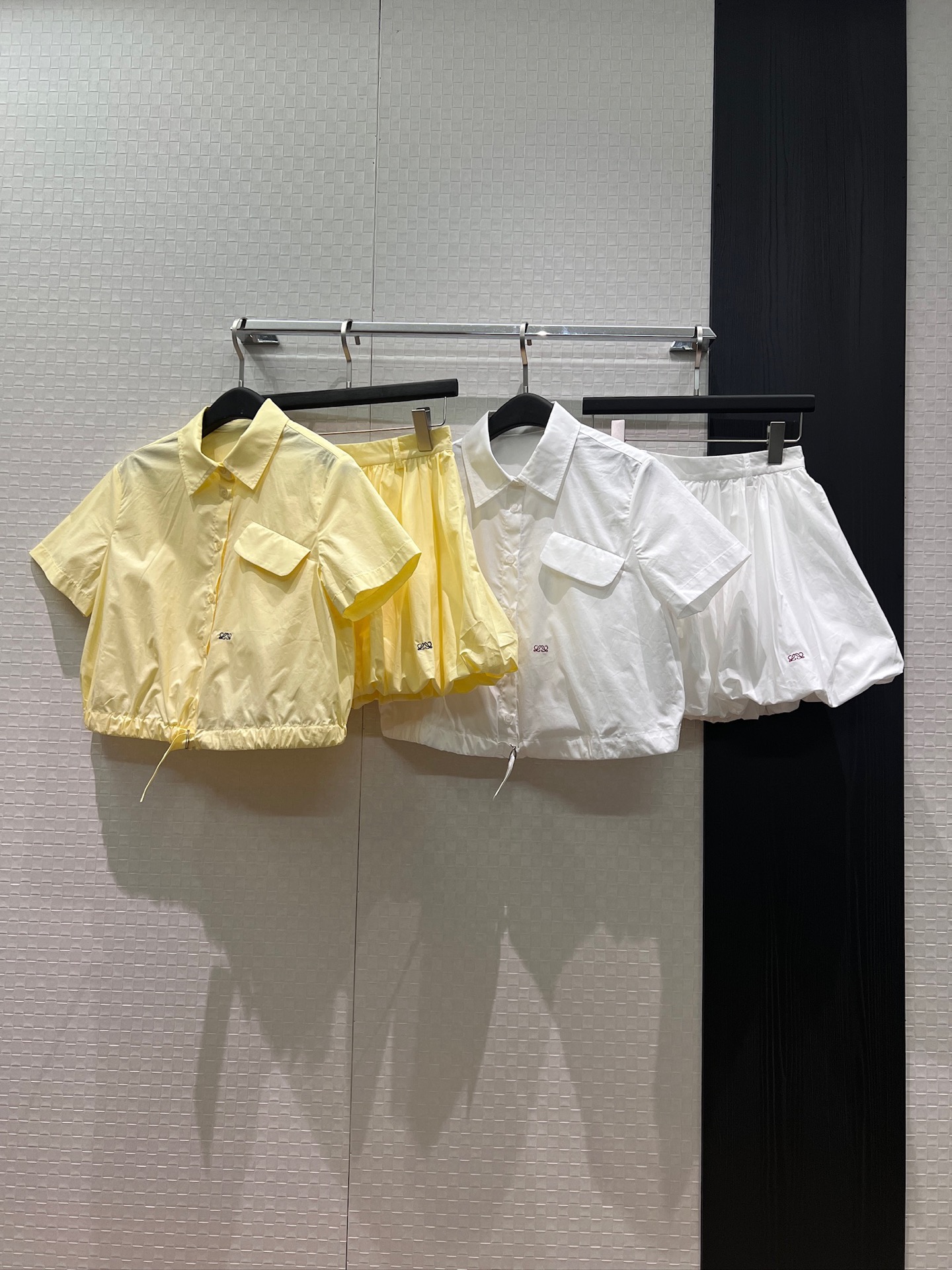 miumiu 미우미우 26SS 하이엔드 텍스처 바람막이 선케어 자켓 재킷 + 반바지 세트업 의류 복제