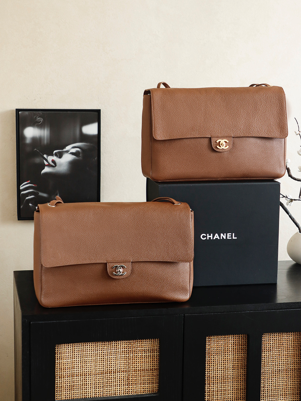 [CHANEL] 샤넬 26S 맥시 플랩 백 가방 AS6233