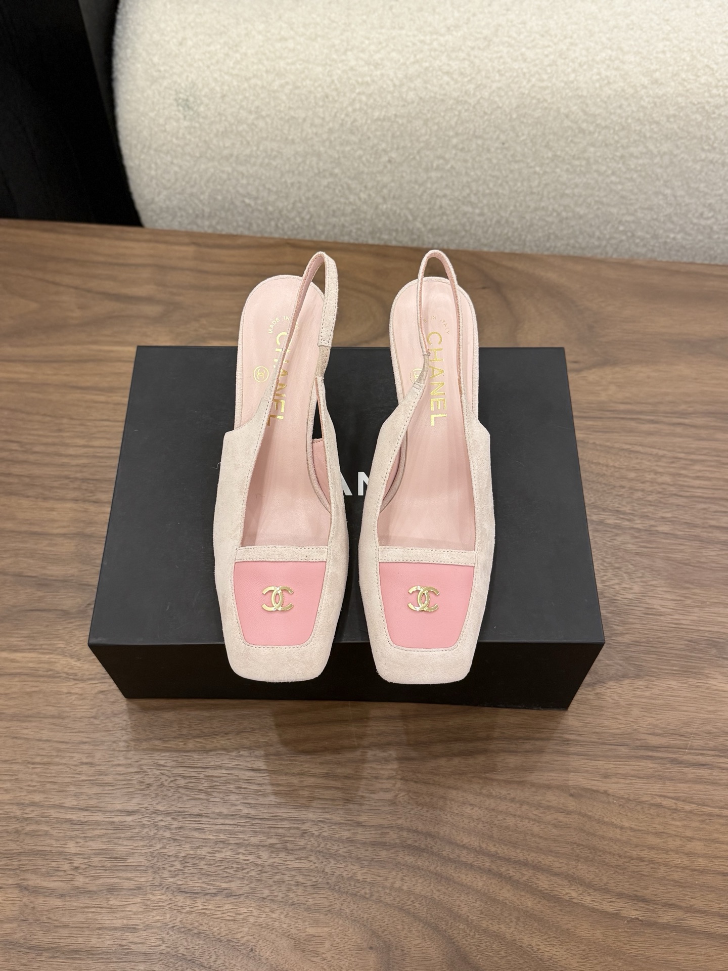 샤넬(CHANEL) 배색 스퀘어토 슬링백 힐 신발