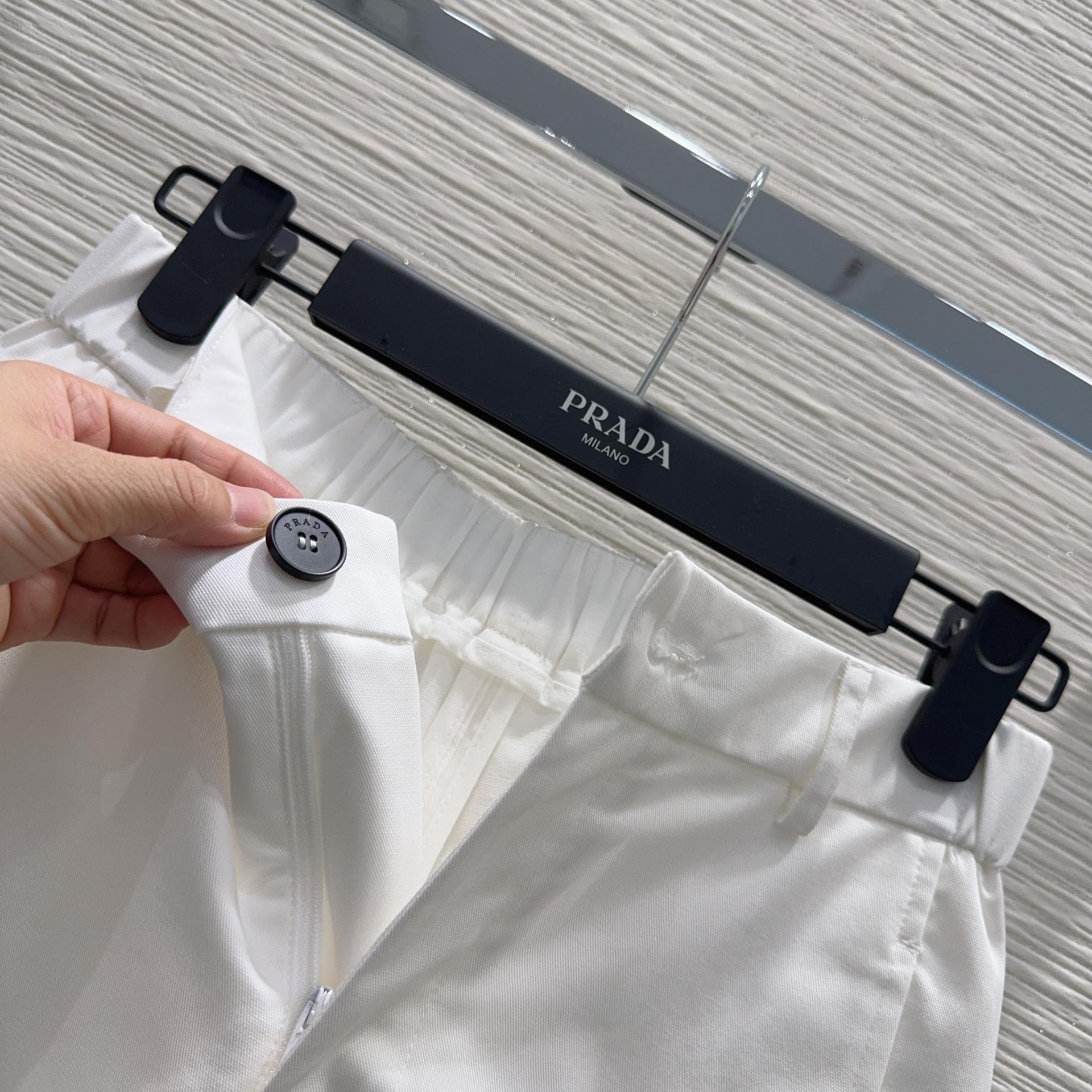 PRADA 프라다 하이엔드 텍스처 버뮤다 팬츠 반바지 의류