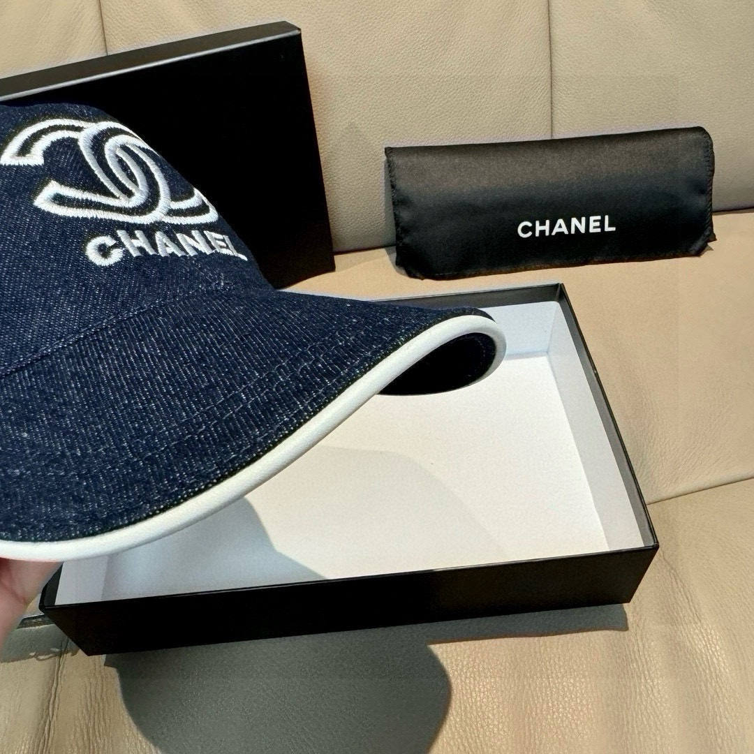 샤넬(CHANEL) 데님 로고 볼캡 모자