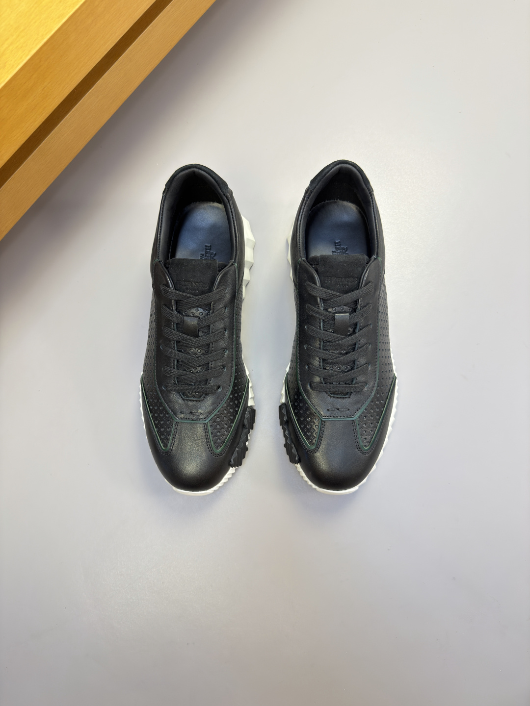 [Hermes] 에르메스 나파 다이아몬드 퍼포레이티드 & 스웨이드 콤비 스니커즈 신발