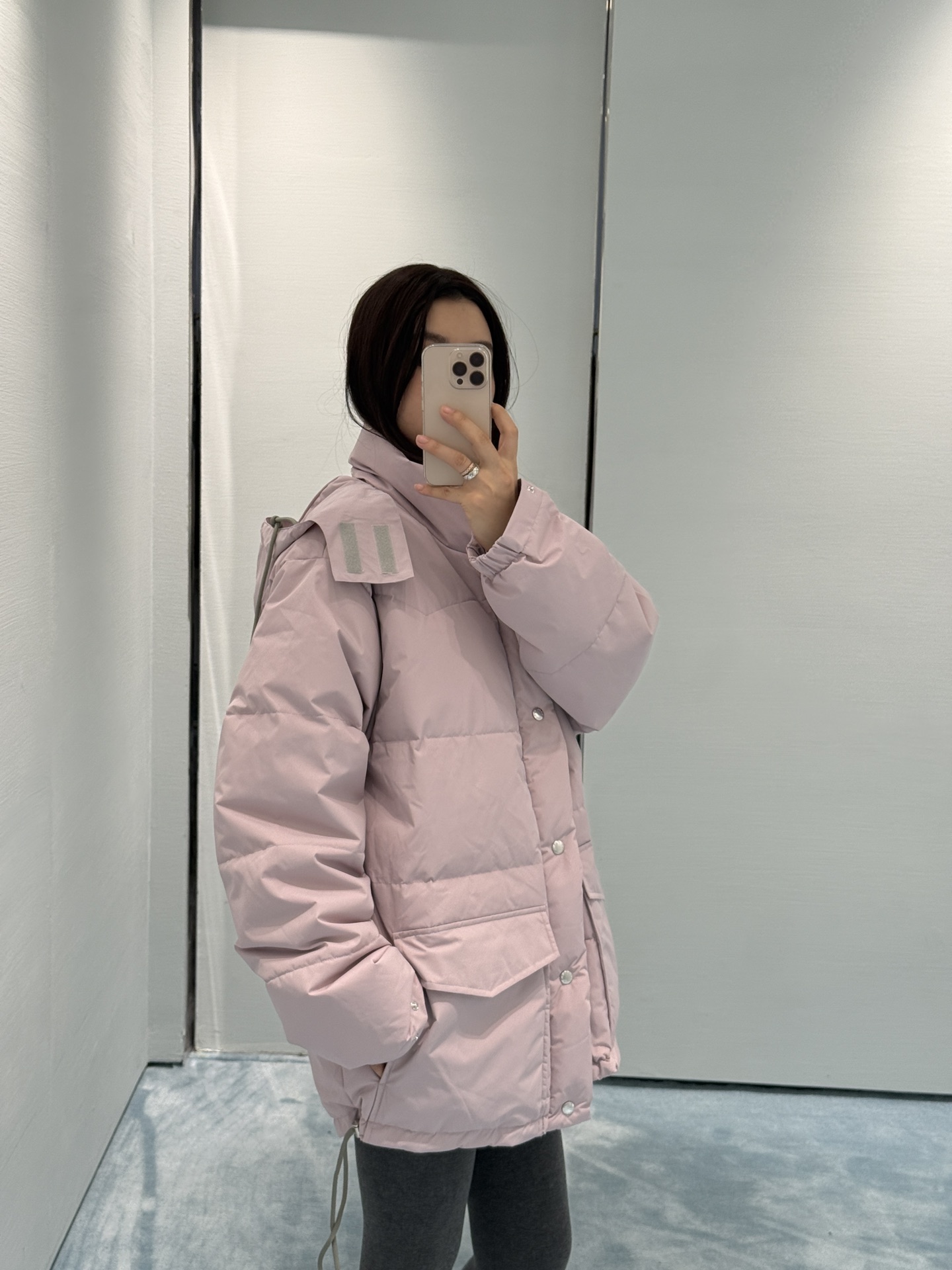 프라다(PRADA) 리나일론 탈부착 후드 구스 다운 패딩 재킷 상의 의류