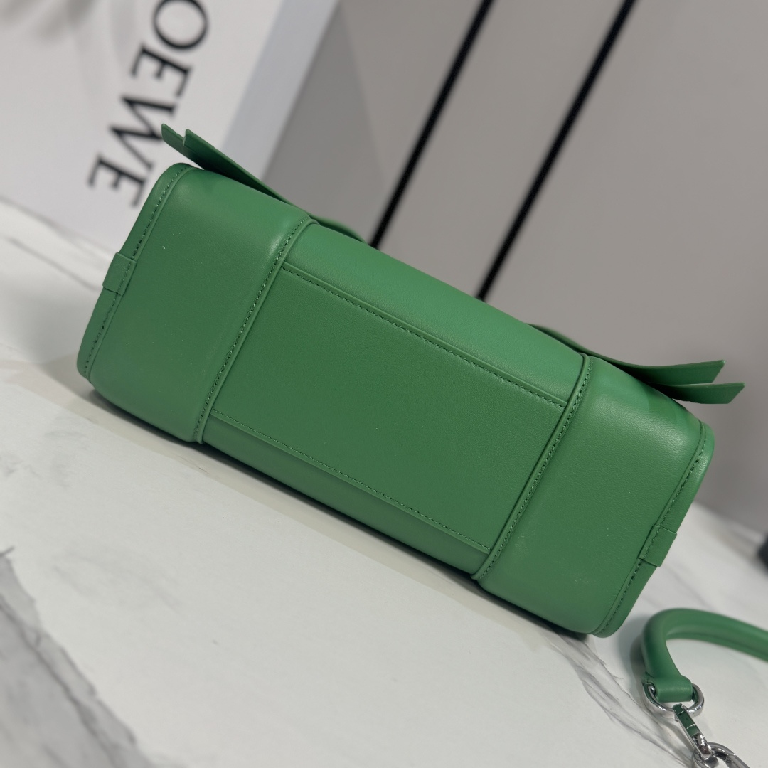[Loewe] 로에베 Amazona 아마조나 180 소프트 카프스킨 스몰 백 가방