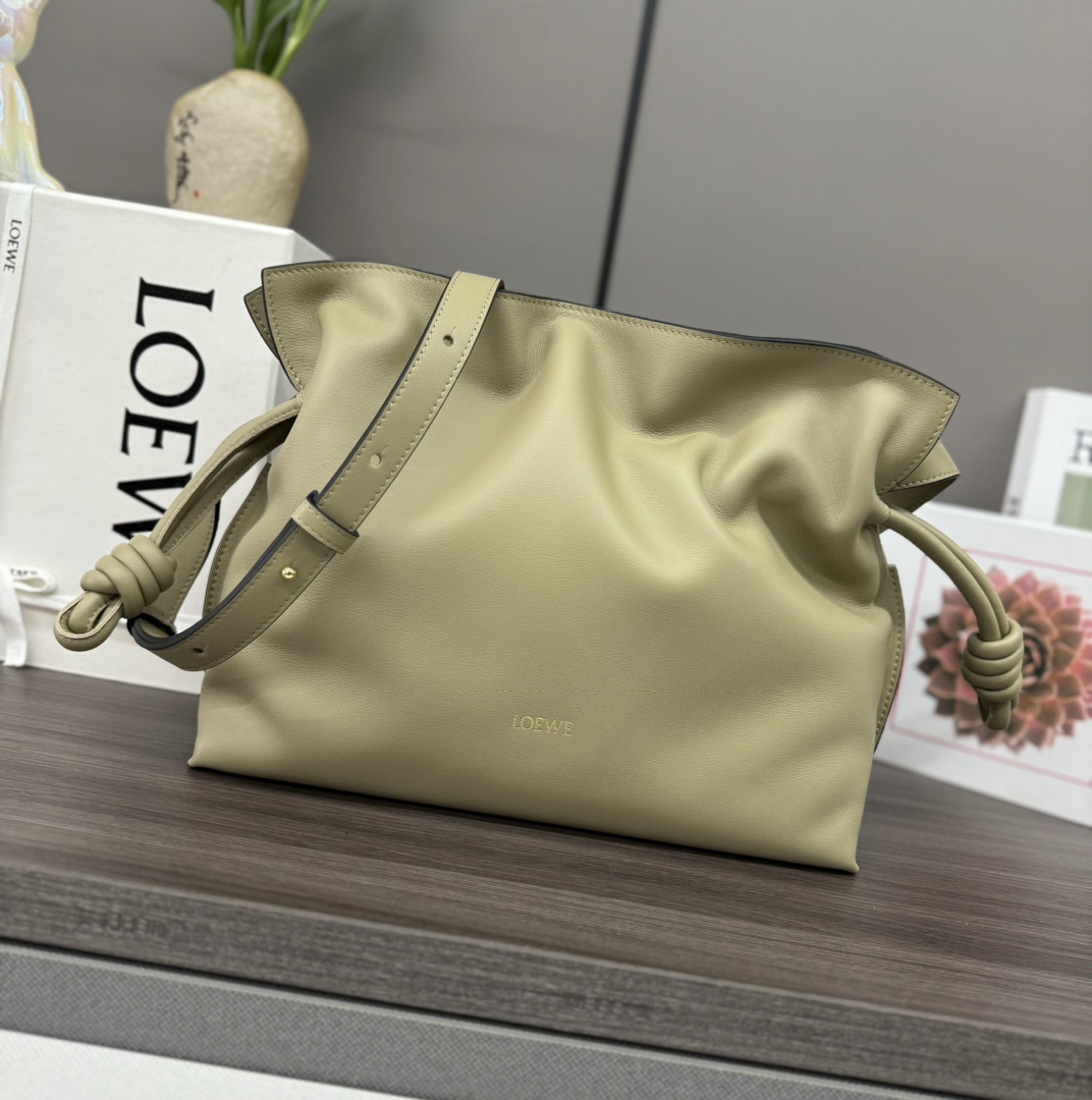 LOEWE 로에베 Flamenco 플라멩코 나파 카프스킨 숄더/클러치백 (미디엄) 가방 / 262386