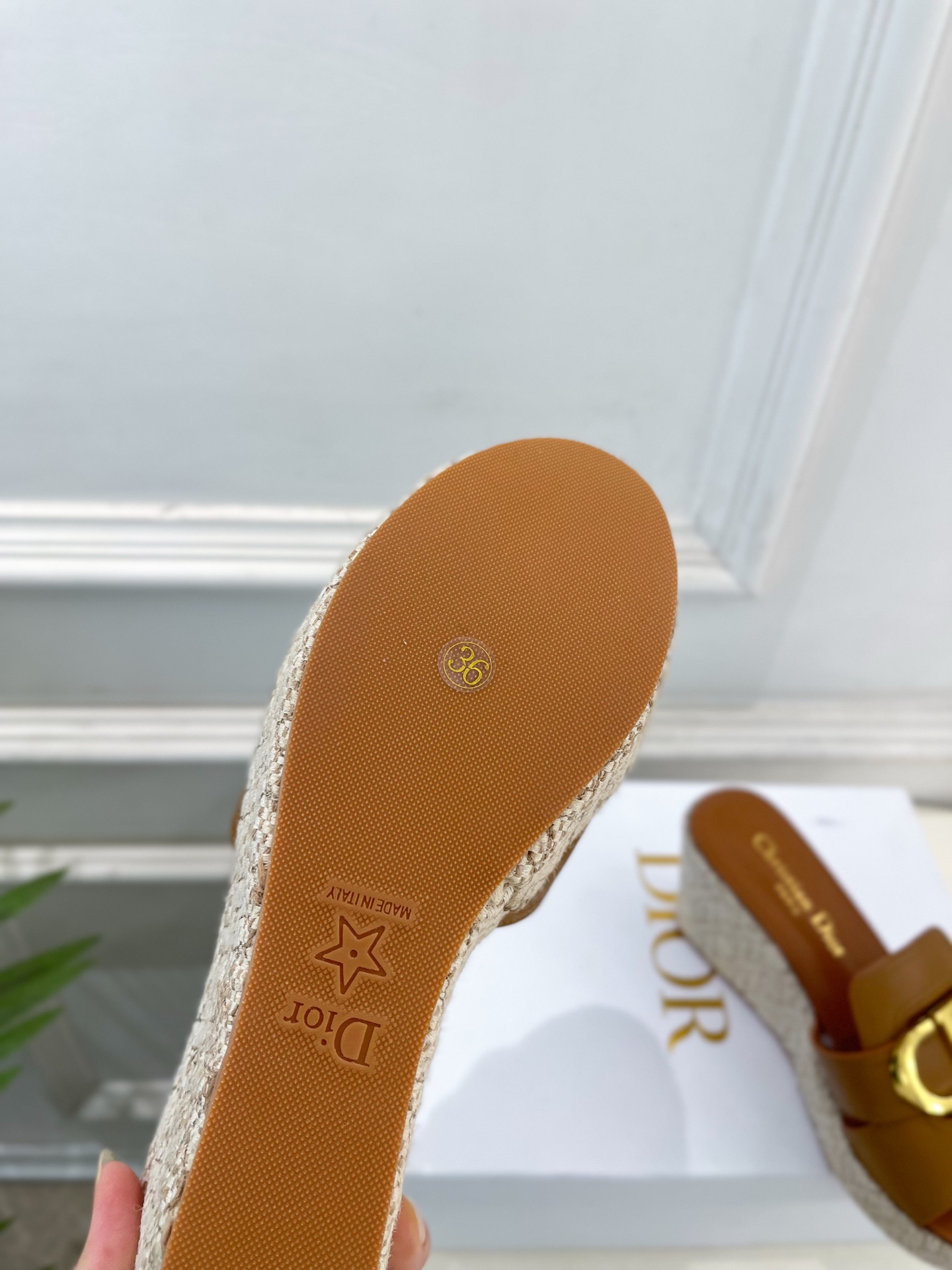 디올(DIOR) CD 버클 웨지 플랫폼 슬리퍼 신발