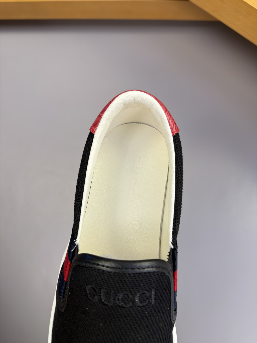 [Gucci] 구찌 스톤 엠보스 레더 믹스 스니커즈 슬립온 신발