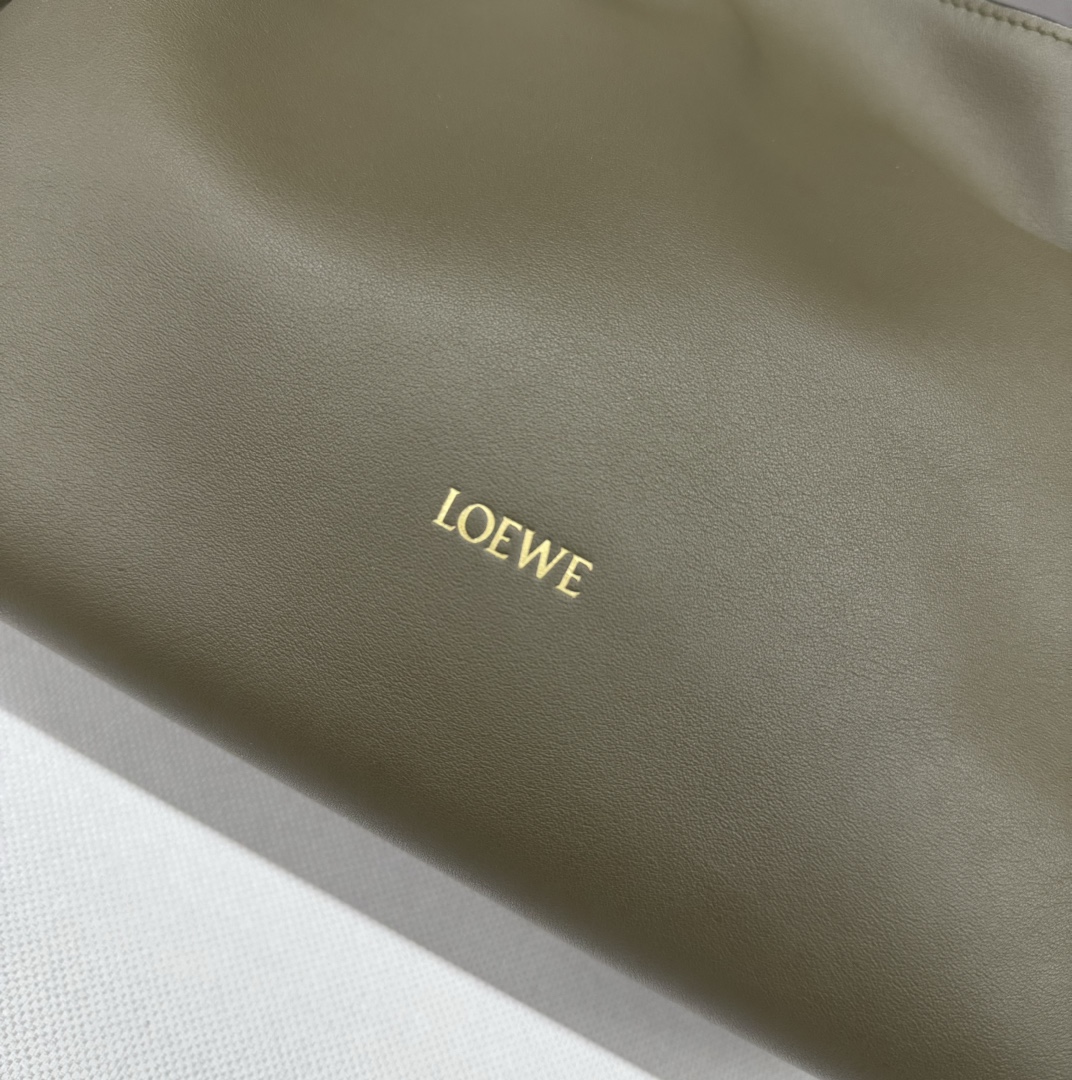 LOEWE 로에베 Flamenco 플라멩코 나파 카프스킨 숄더/클러치백 (미디엄) 가방 / 262386