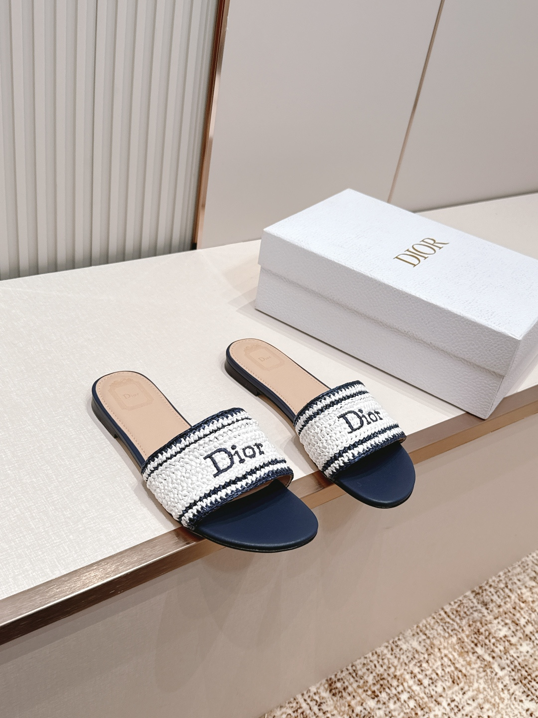 디올(DIOR) 라피아 위빙 슬라이드 샌들 신발