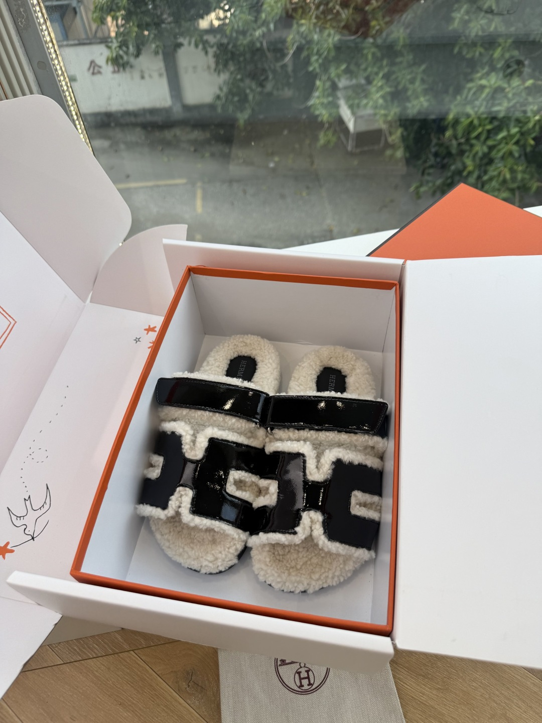 에르메스(HERMES) 시어링 퍼 뮬 슬리퍼 신발