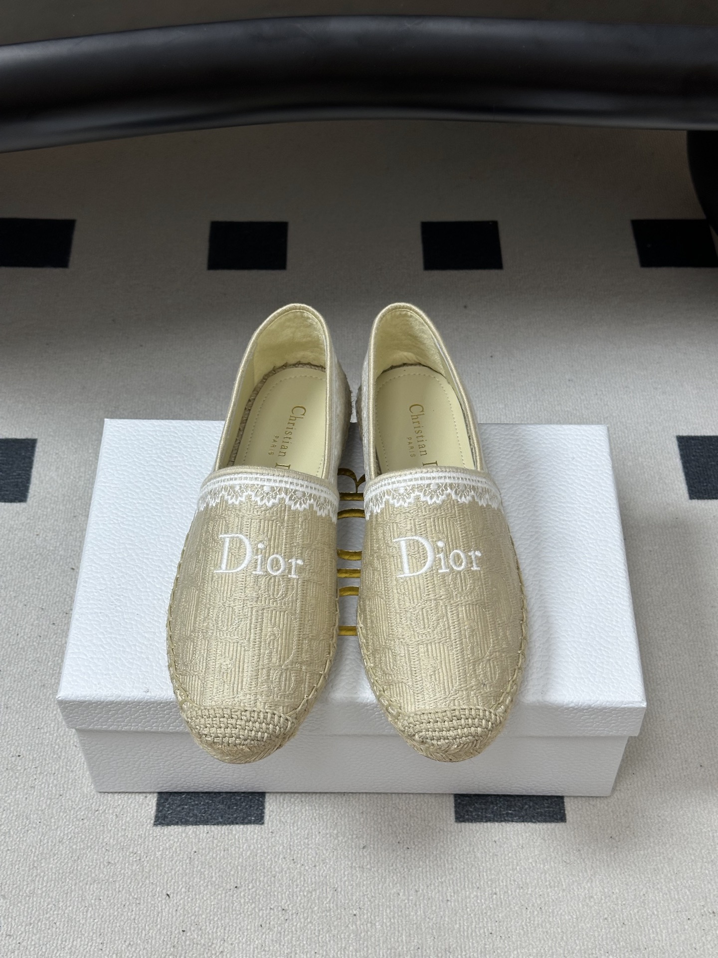 디올(DIOR) 오블리크 자수 에스파드류 슬립온 신발