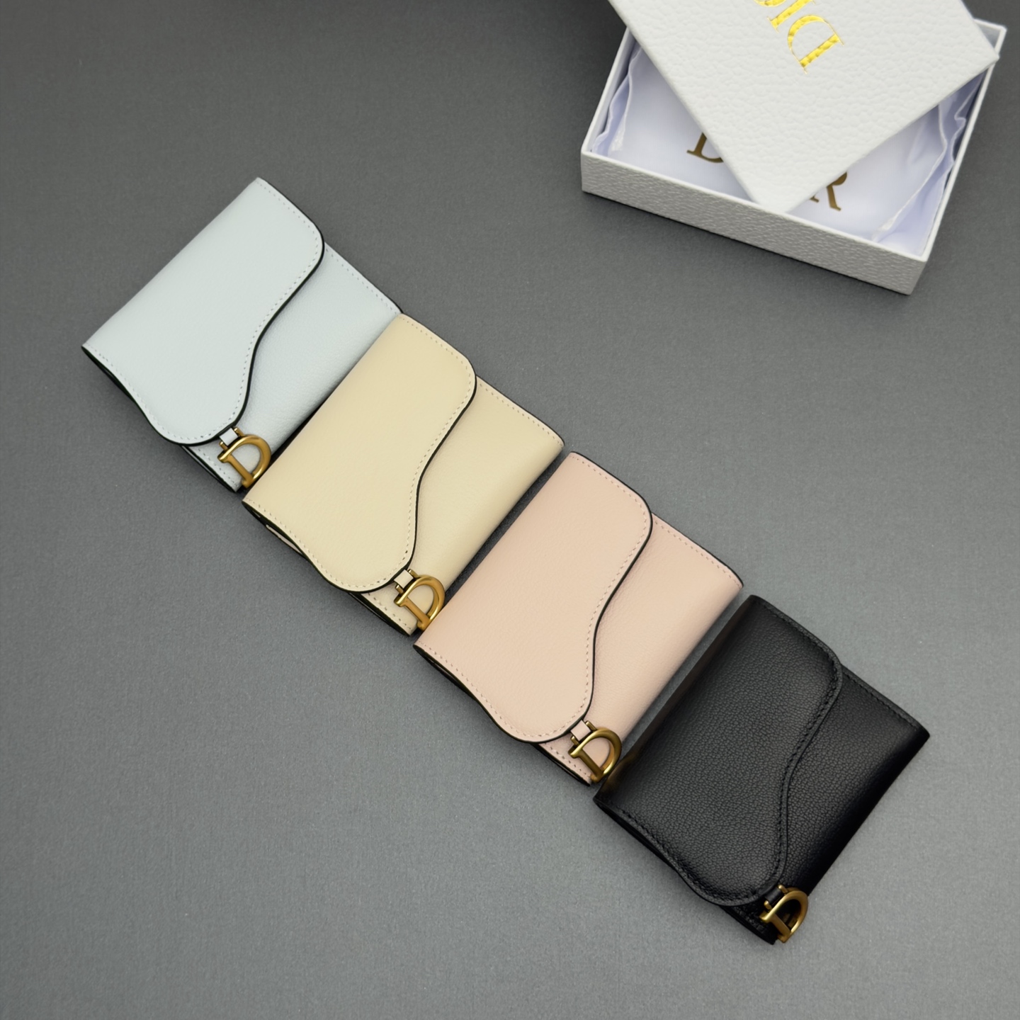 [Dior] 디올 Lotus 로터스 새들 고스트 그레인드 미니 지갑