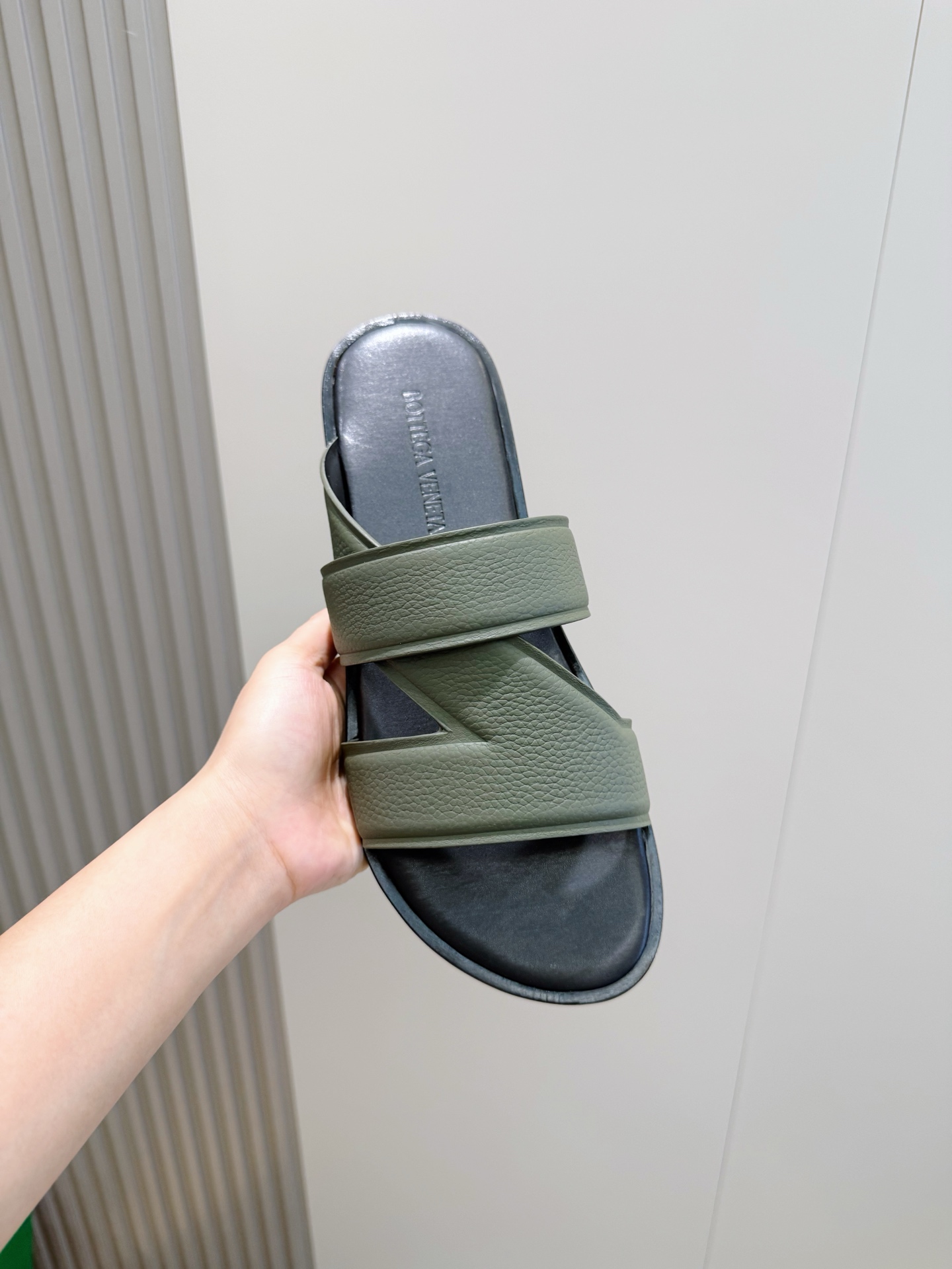 [Bottega Veneta] BV 보테가 베네타 웨이브 인트레치아토 레더 뮬 / 슬라이드 슬리퍼 신발