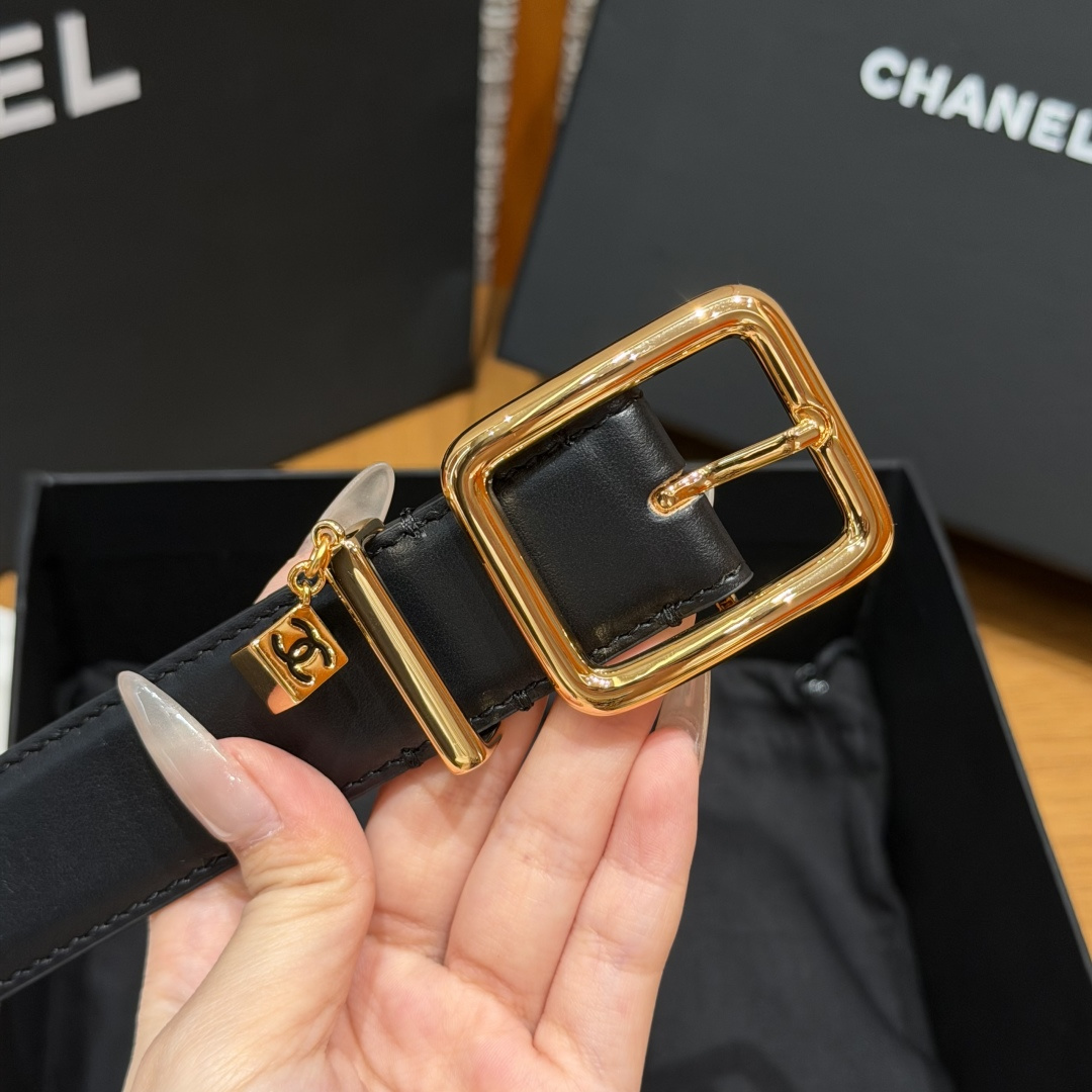샤넬(CHANEL) 카프스킨 브라스 핀 골드 버클 벨트