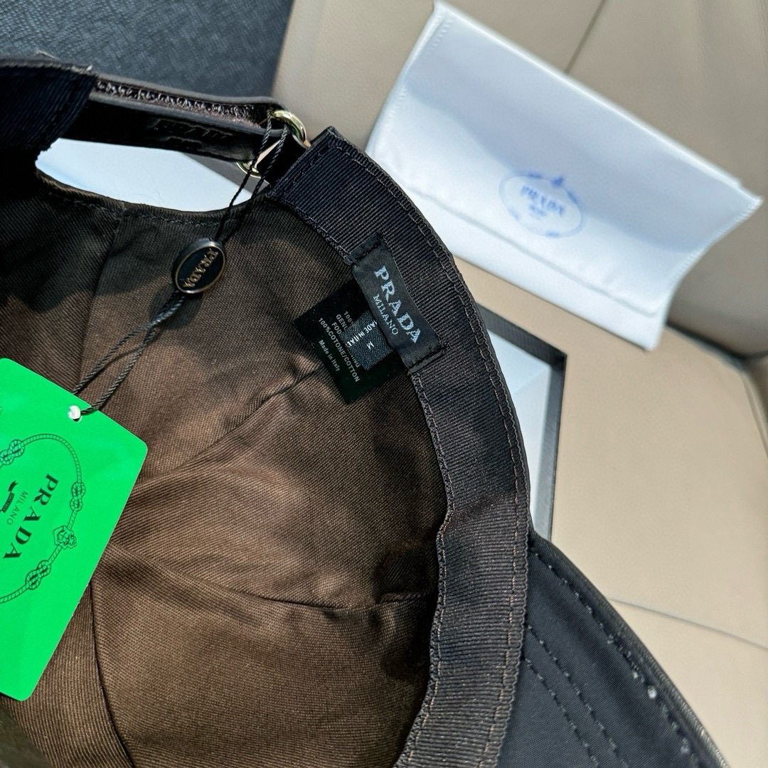 프라다(PRADA) 삼각 로고 나일론 볼캡 모자