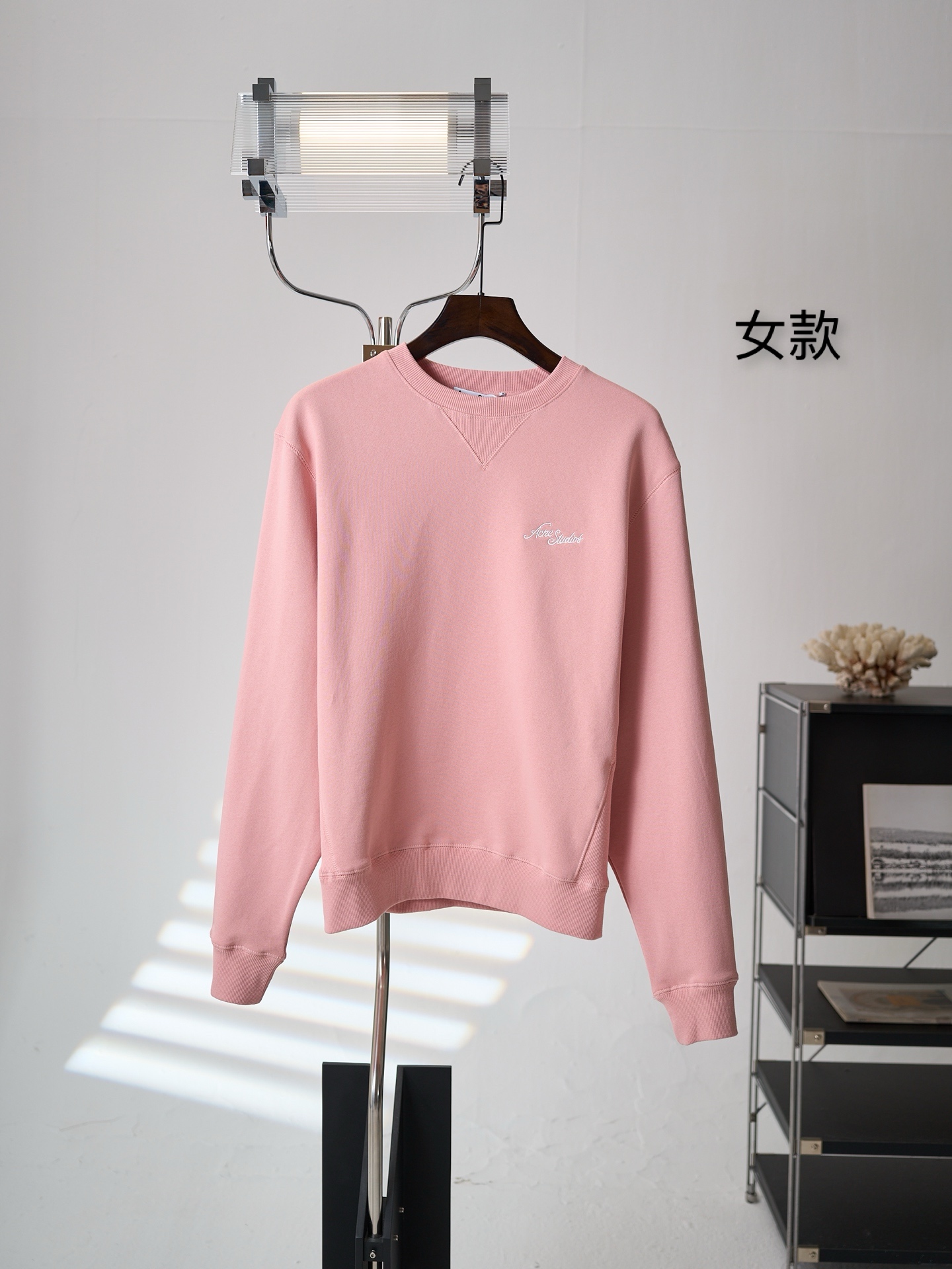 아크네(Acne studios) 로고 자수 맨투맨 상의 의류