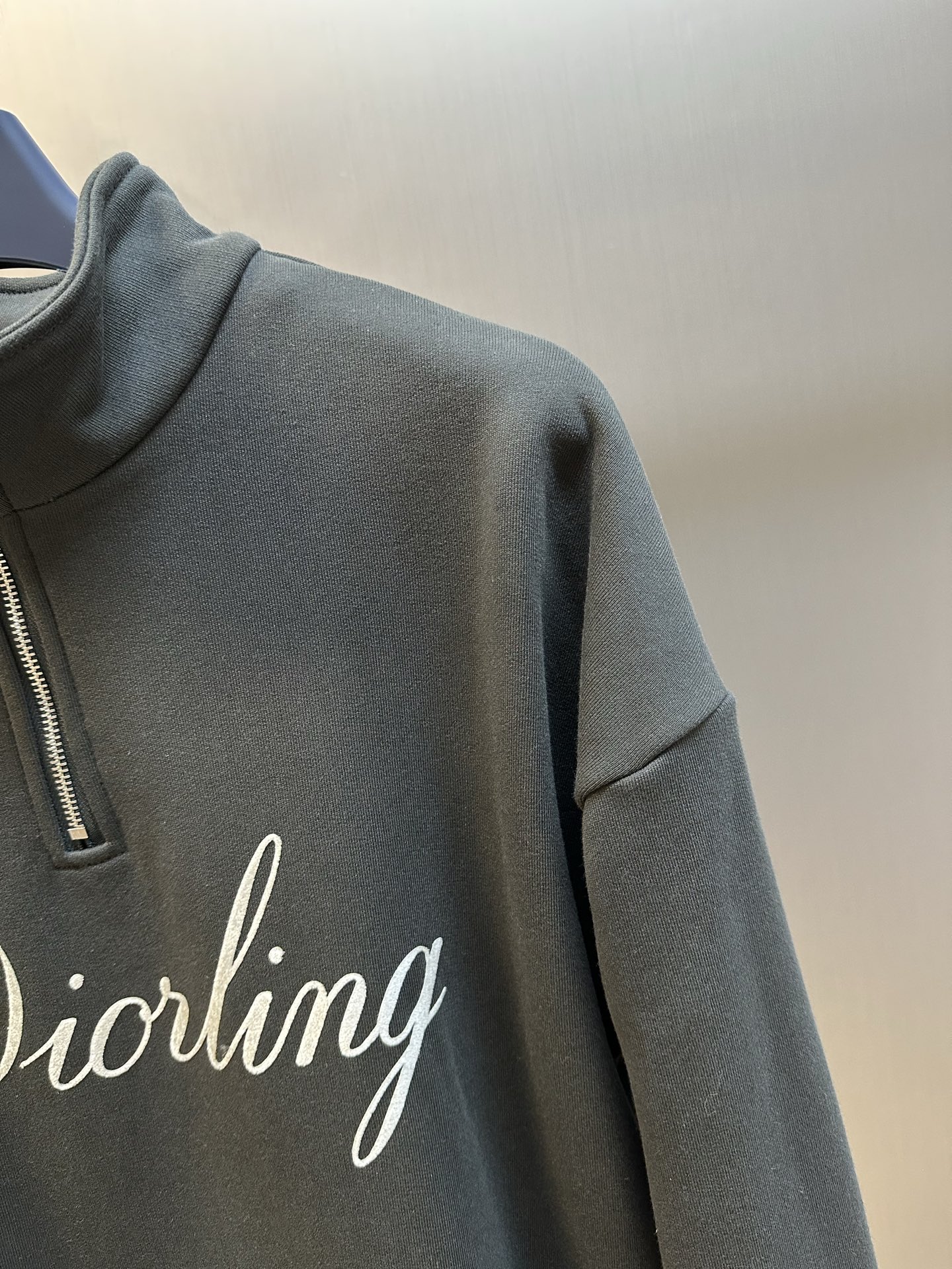 디올(DIOR) Diorling 플로킹 하프집업 스웨트셔츠 상의 의류