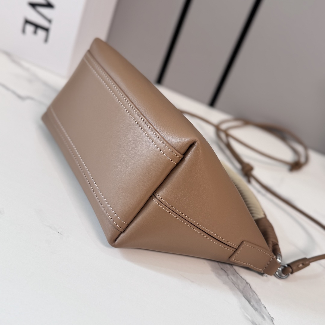 LOEWE 로에베 미니 소프트 나파 카프스킨 cala 칼라 백 가방 / 262616