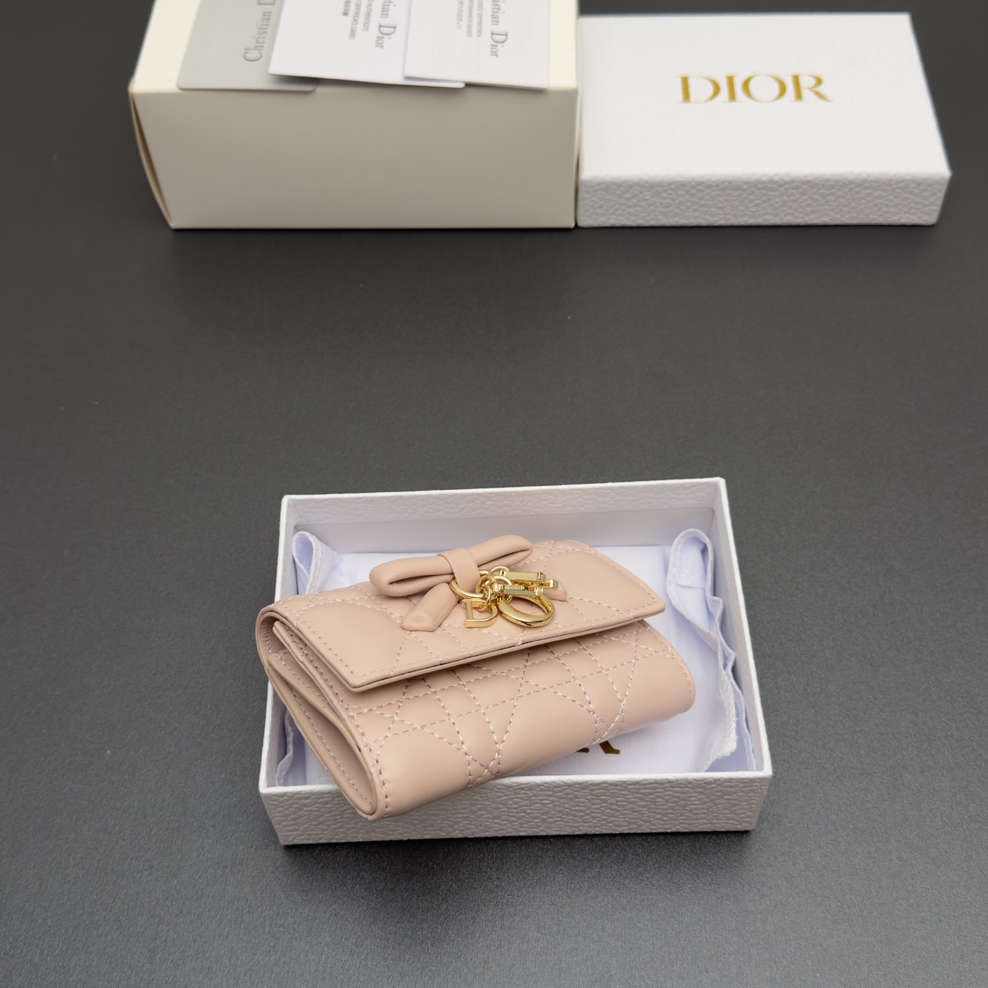 [Dior] 디올 Lady Freesia 레이디 프리지아 까나쥬 램스킨 지퍼 미니 지갑 / S2607