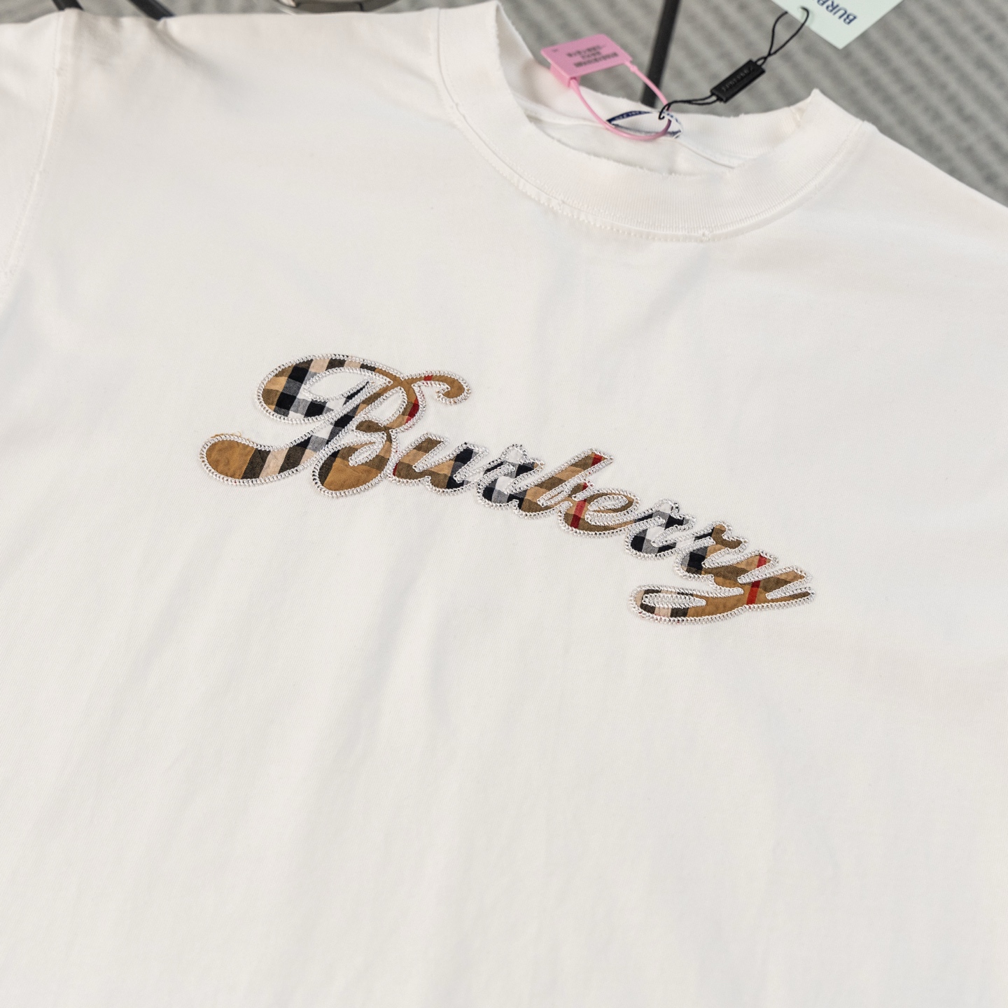 버버리(BURBERRY) 체크 패치 자수 반팔 티셔츠 의류