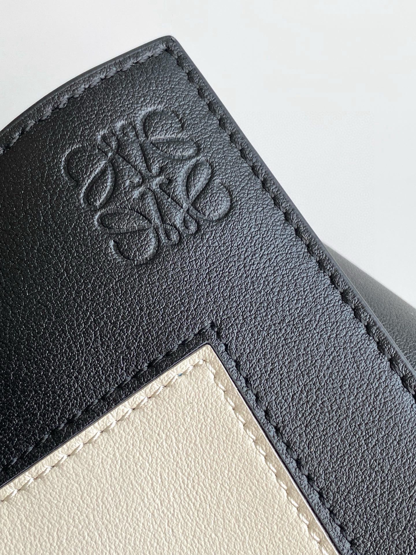 Loewe 로에베 퍼즐(Puzzle) 스몰 나파 소가죽 핸드백 (조셉 앨버스 콜라보 에디션) 가방