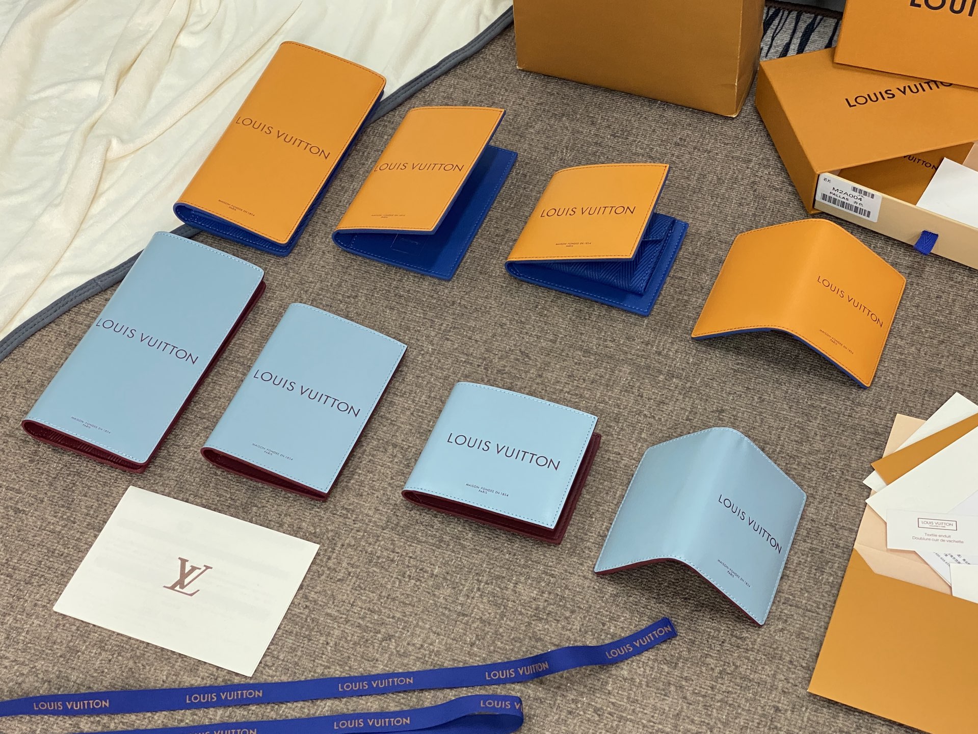 [Louis Vuitton] LV 루이비통 쇼퍼백 모티브 포켓 월렛 지갑 M2A445
