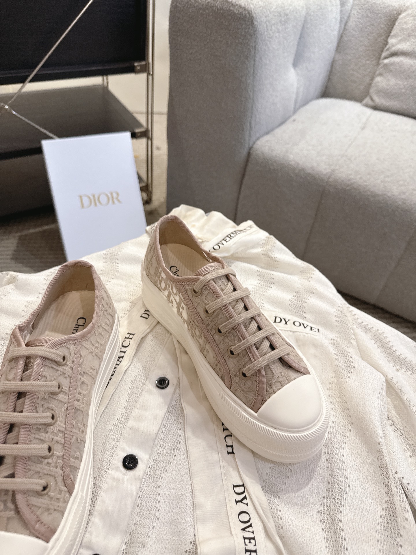 디올(DIOR) 메쉬 자수 레이스업 로우탑 스니커즈 신발