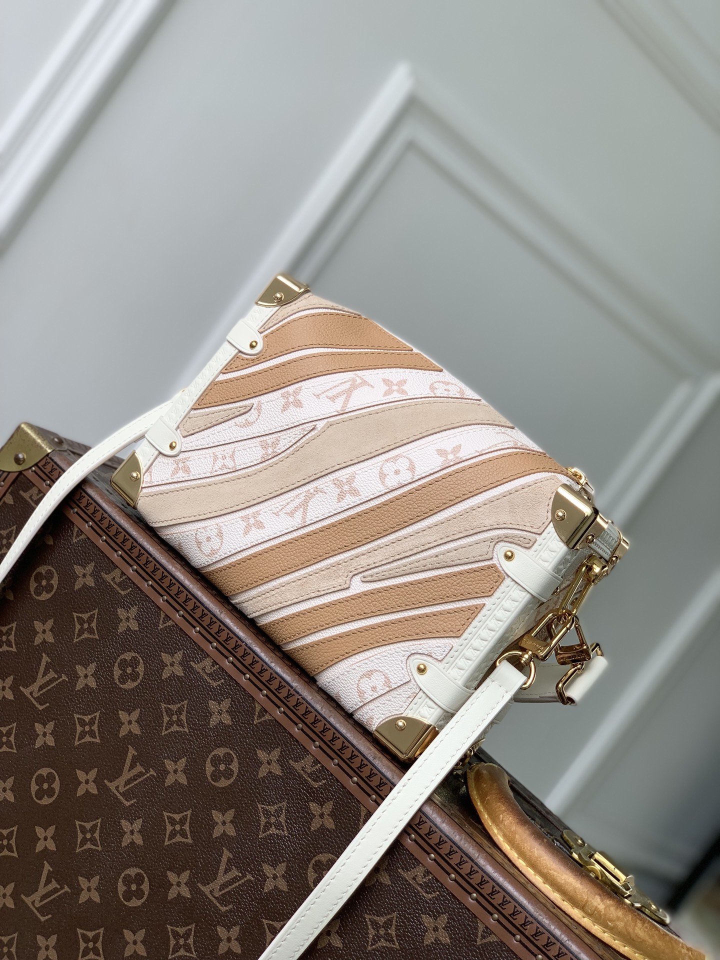 LOUIS VUITTON LV M29666 루이비통 사이드 트렁크 미디엄 핸드백 (그레인 레더 & 모노그램 듄 캔버스) 가방