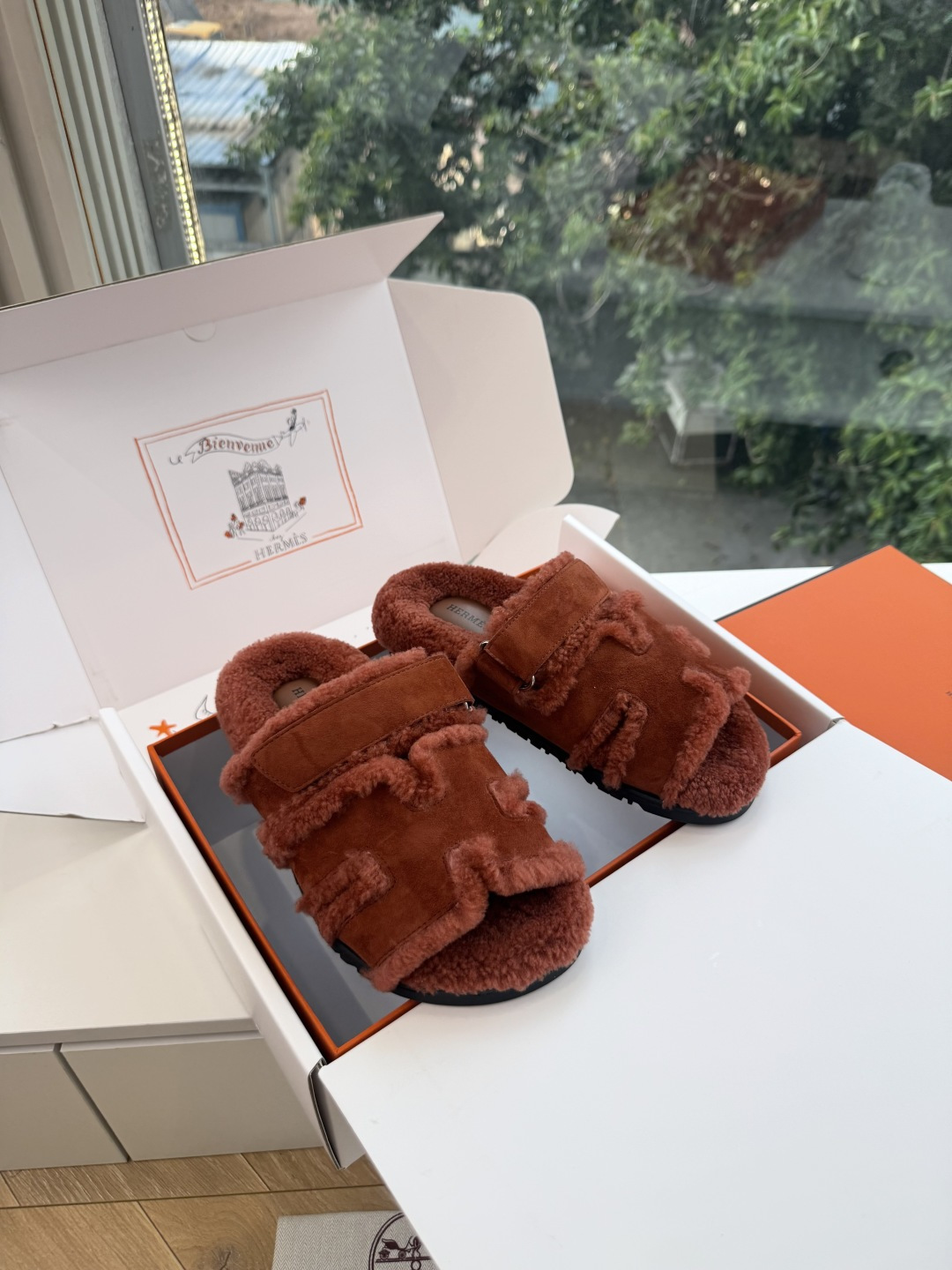에르메스(HERMES) 시어링 퍼 뮬 슬리퍼 신발