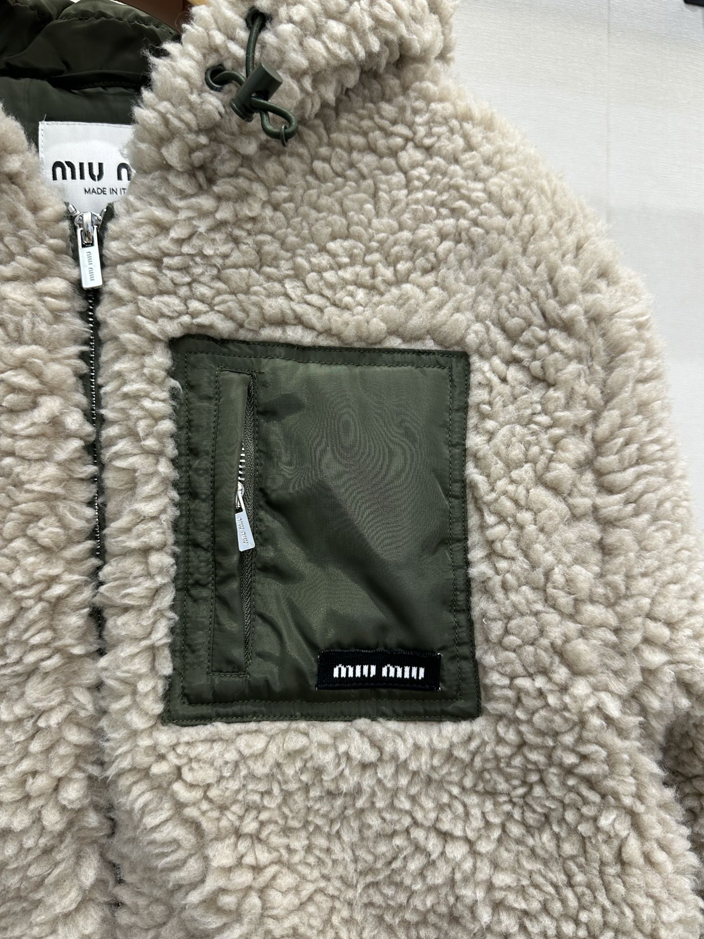미우미우(MIU MIU) 테디 퍼 배색 후드 다운 패딩 재킷 의류