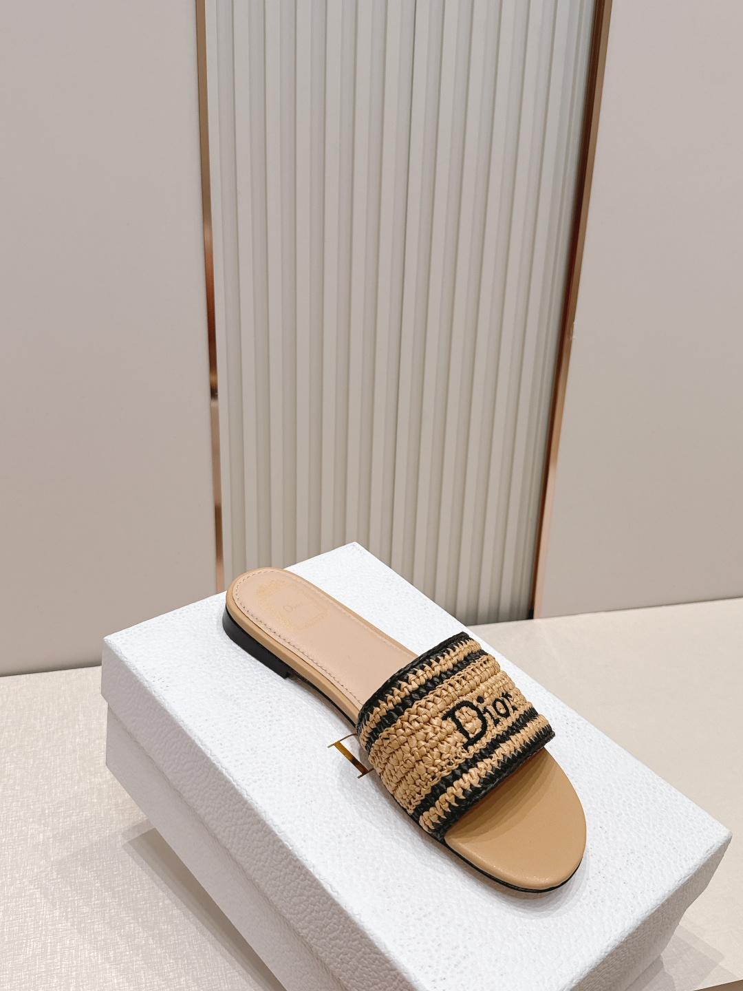 디올(DIOR) 라피아 위빙 슬라이드 샌들 신발