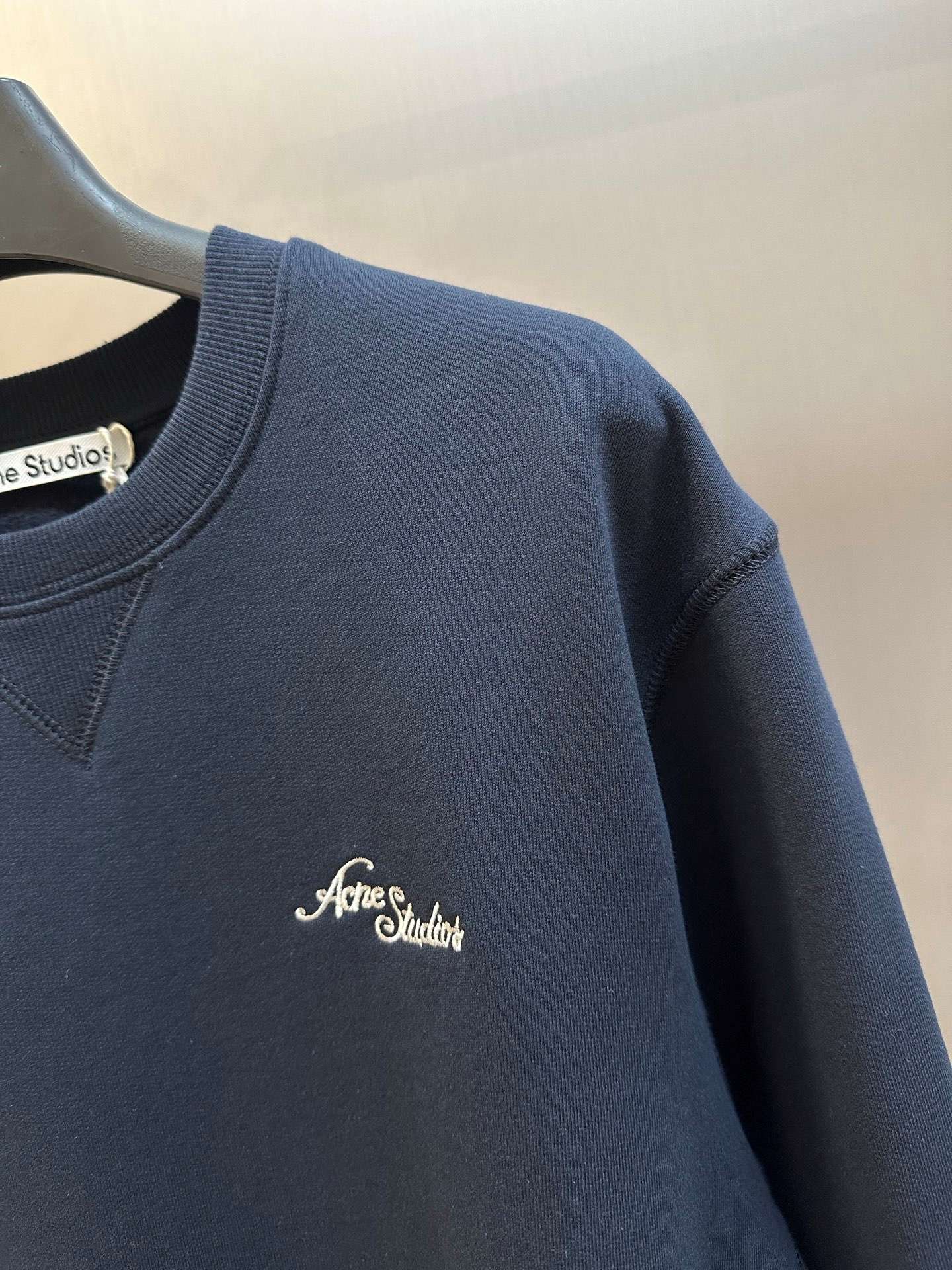 아크네(Acne studios) 로고 자수 기모 스웨트셔츠 상의 의류