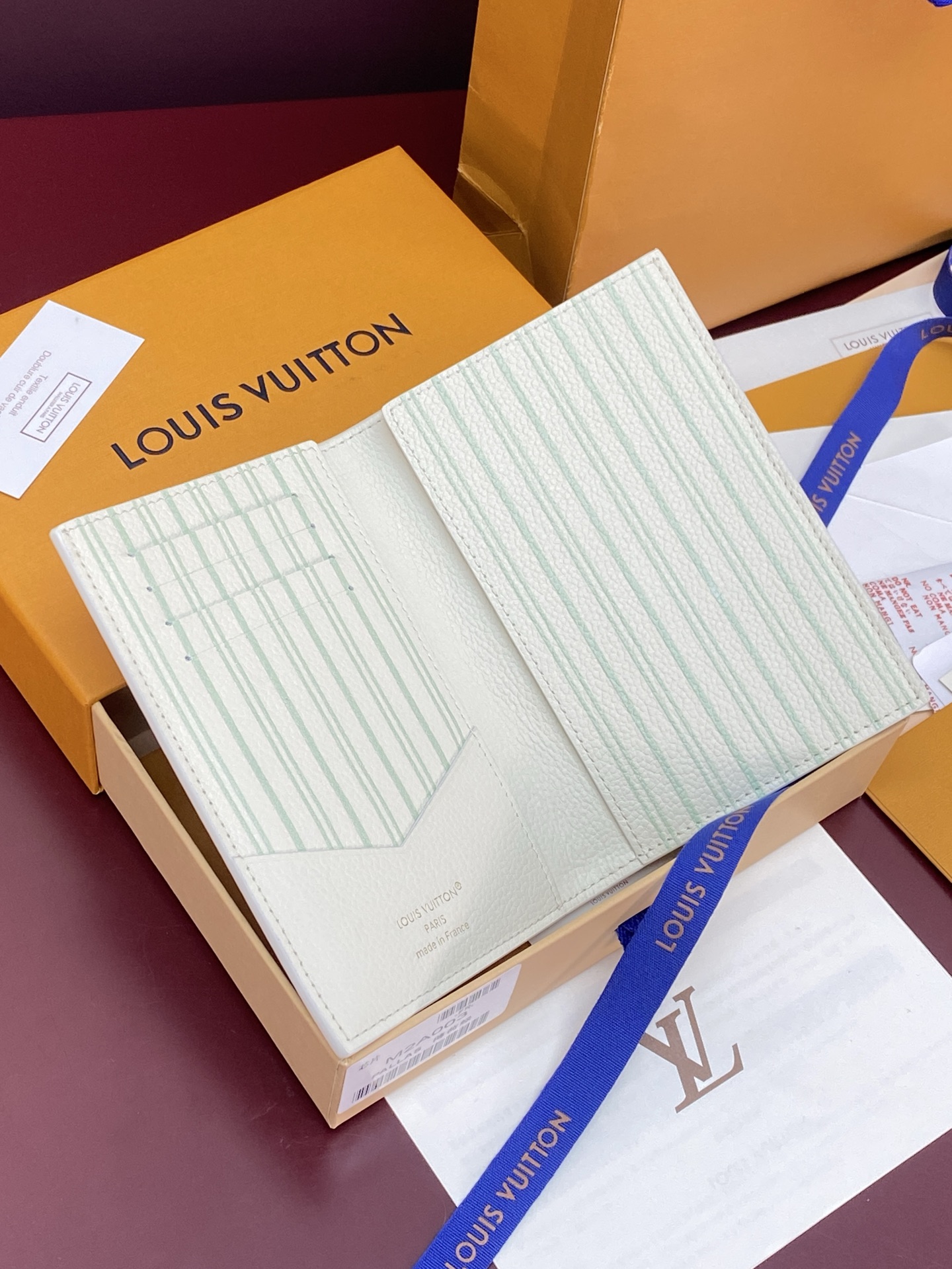 [Louis Vuitton] LV 루이비통 엠프레인 하이 섬머 패스포트 홀더 여권 지갑 M2A003