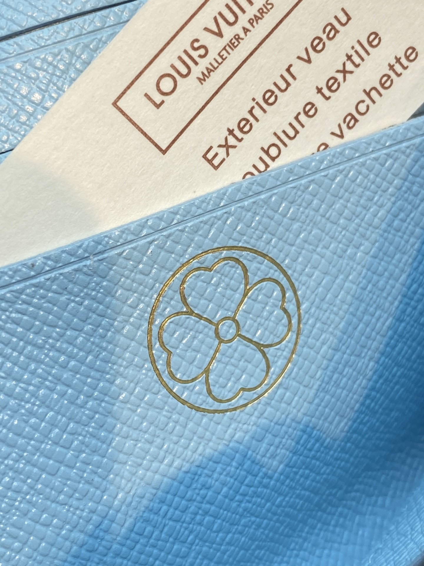 [Louis Vuitton] LV 루이비통 모노그램 노아 지퍼 코인 퍼스 (스카이 블루) 지갑