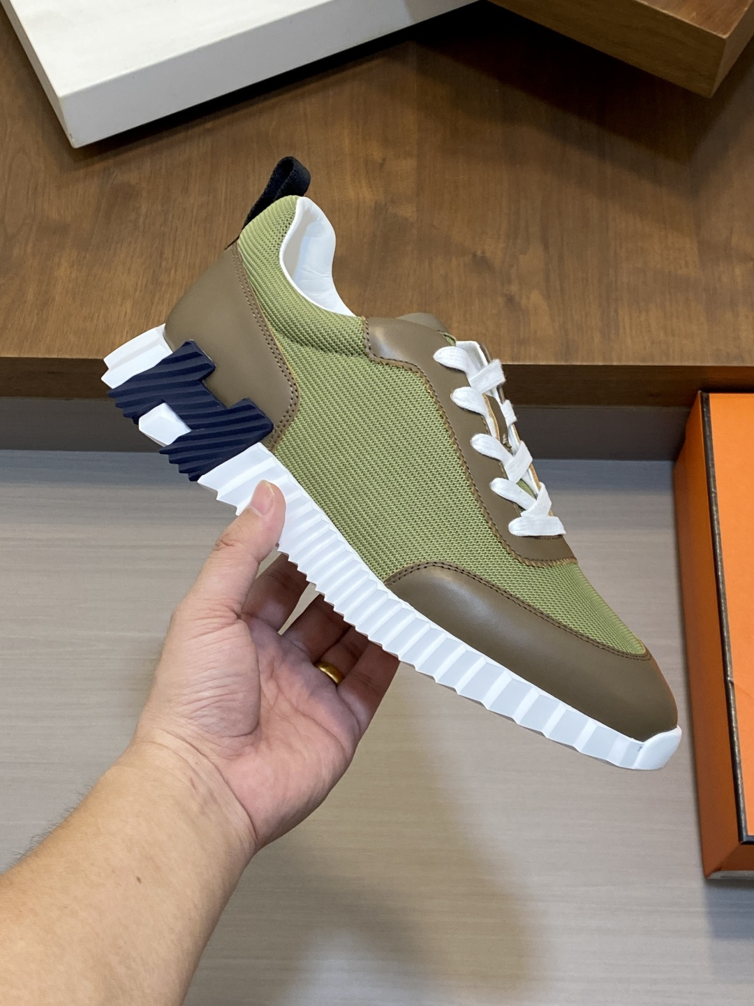 [Hermes] 에르메스 바운싱(Bouncing) 프리미엄 카프스킨, 스웨이드 & 메시 콤비 스니커즈 신발