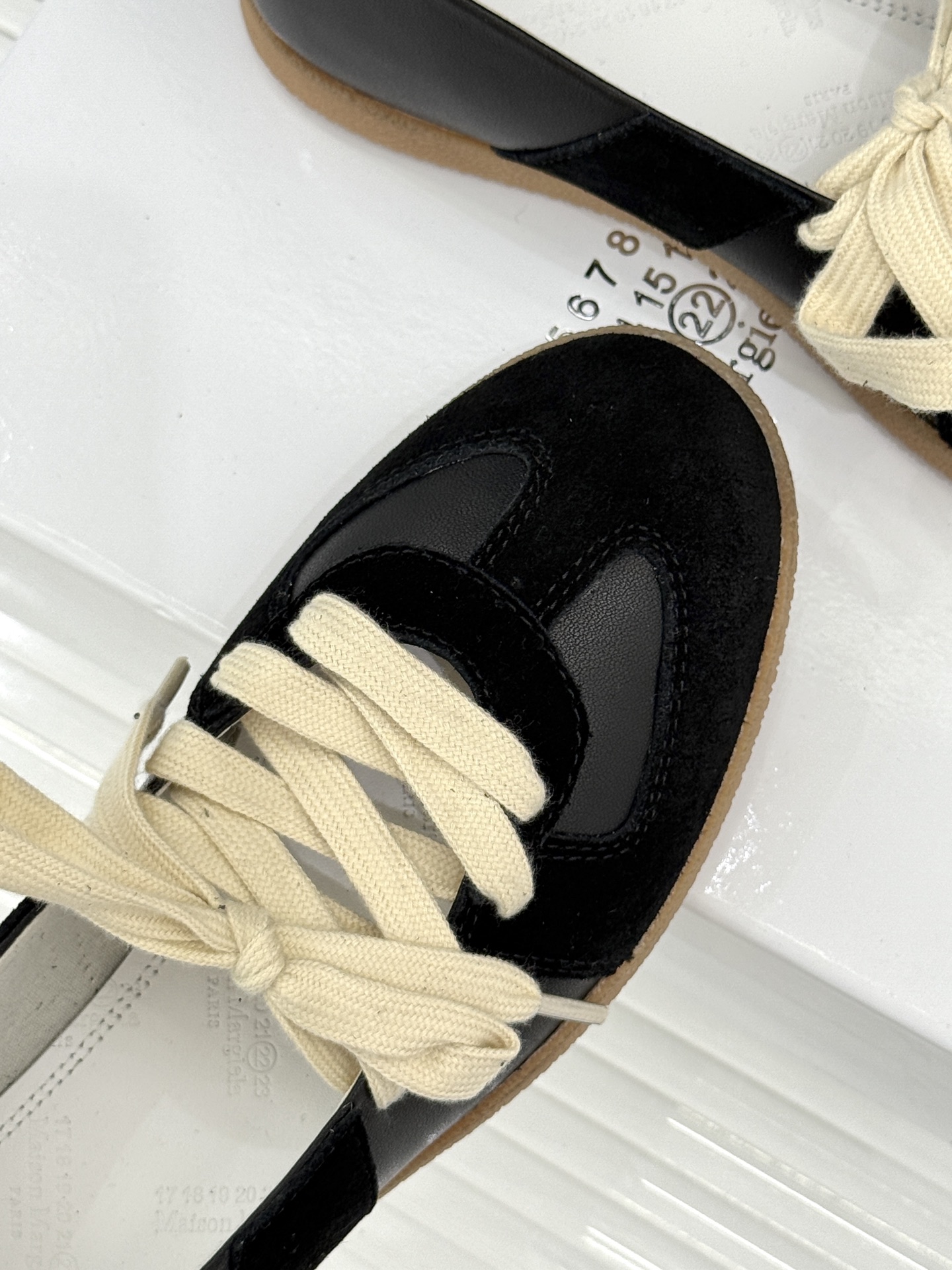 메종 마르지엘라(Maison Margiela) 스웨이드 배색 독일군 스니커즈 신발
