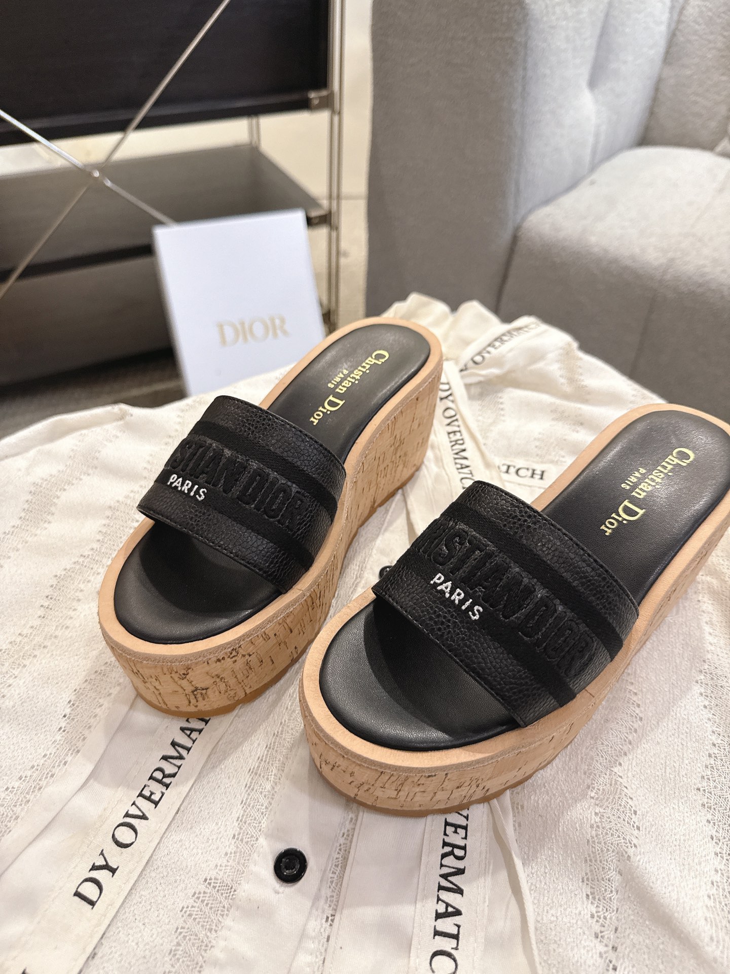 디올(DIOR) 로고 자수 플랫폼 웨지 슬리퍼 신발
