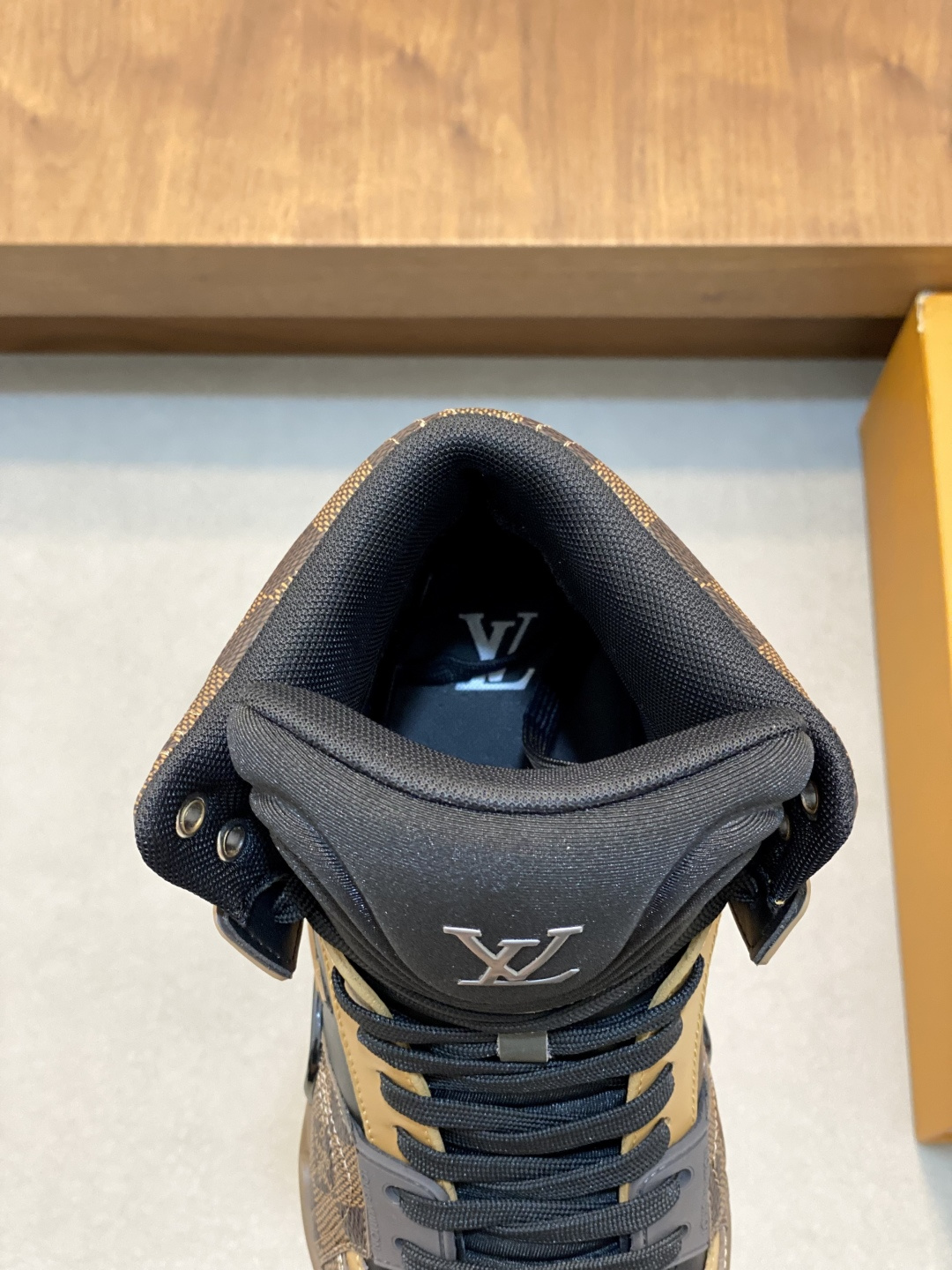 [Louis Vuitton] LV 루이비통 핸드메이드 패치워크 레더 하이탑 스니커즈 신발