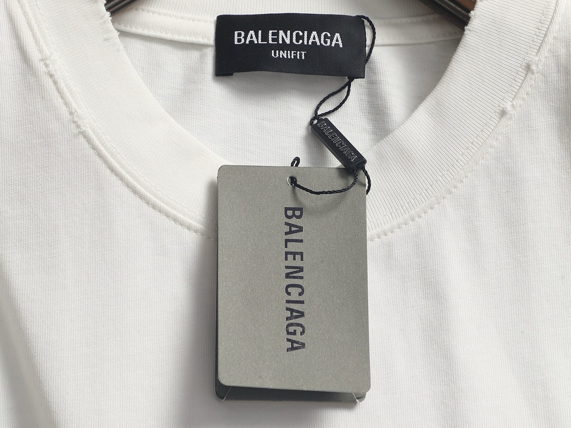 발렌시아가(BALENCIAGA) 디스트로이드 반팔 티셔츠 상의 의류
