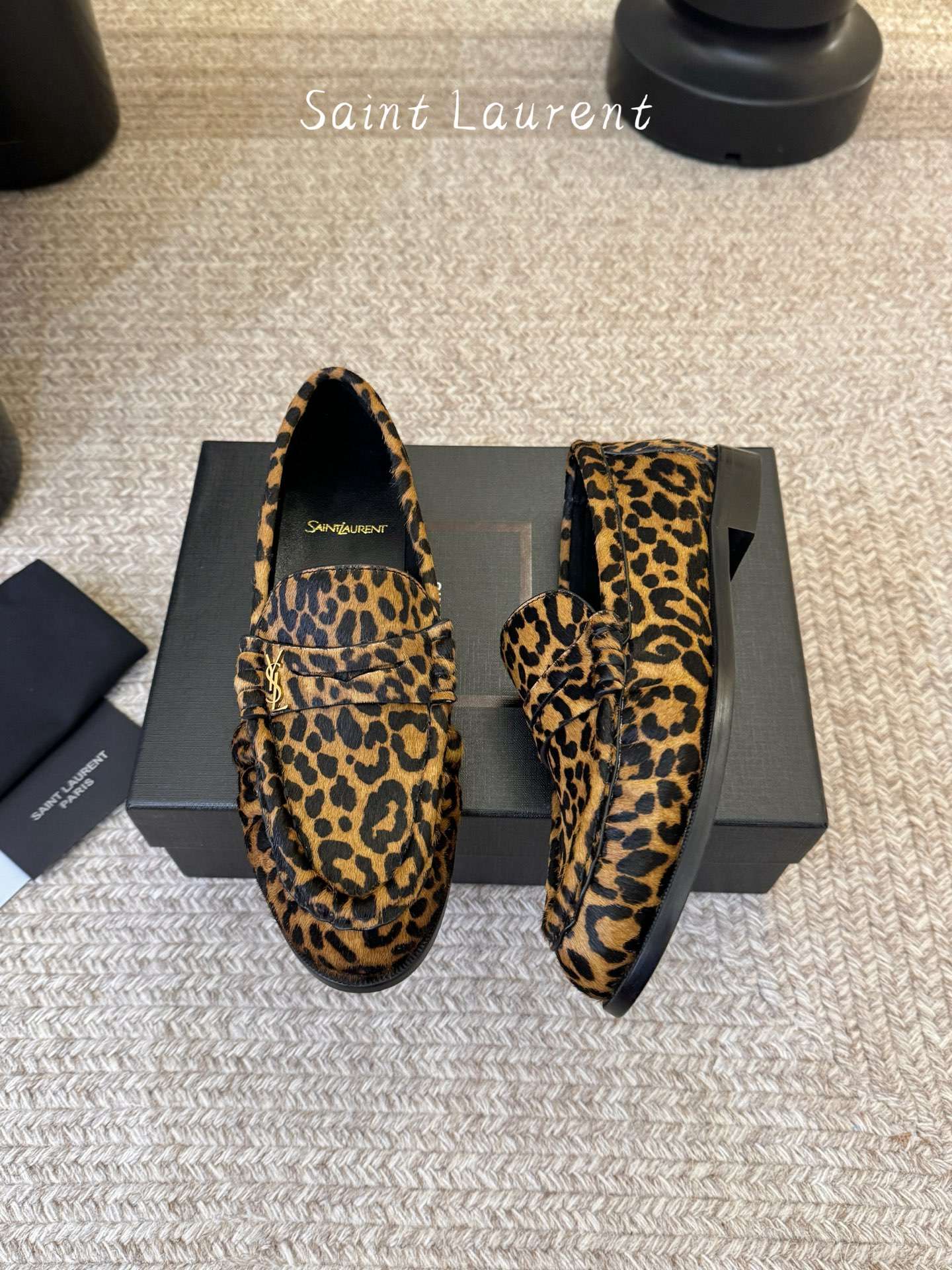 생로랑(SAINT LAURENT) 카프 레더 페니 로퍼 신발