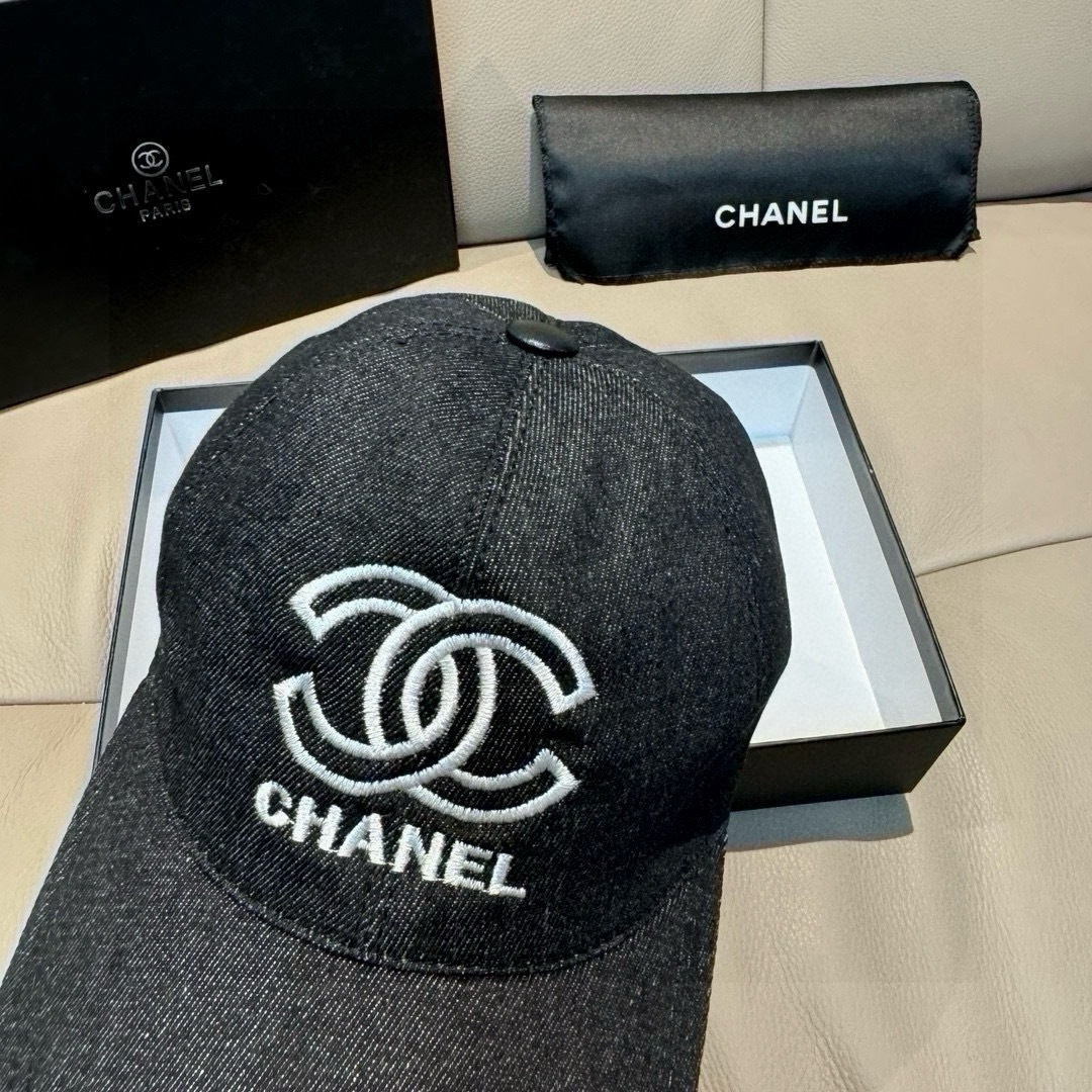 샤넬(CHANEL) 데님 로고 볼캡 모자