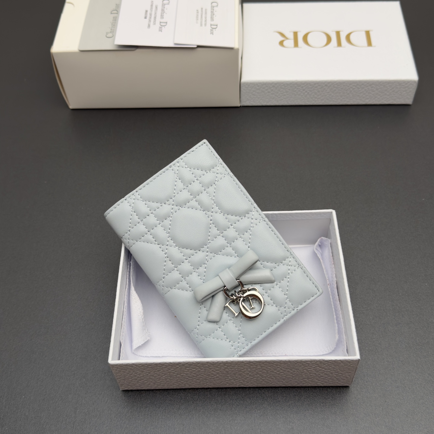 [Dior] 디올 Lady 레이디 까나쥬 램스킨 패스포트 홀더 지갑 / S2626
