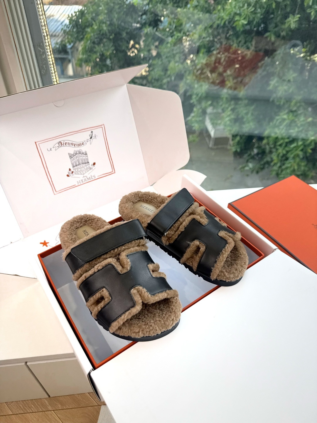 에르메스(HERMES) 시어링 퍼 뮬 슬리퍼 신발