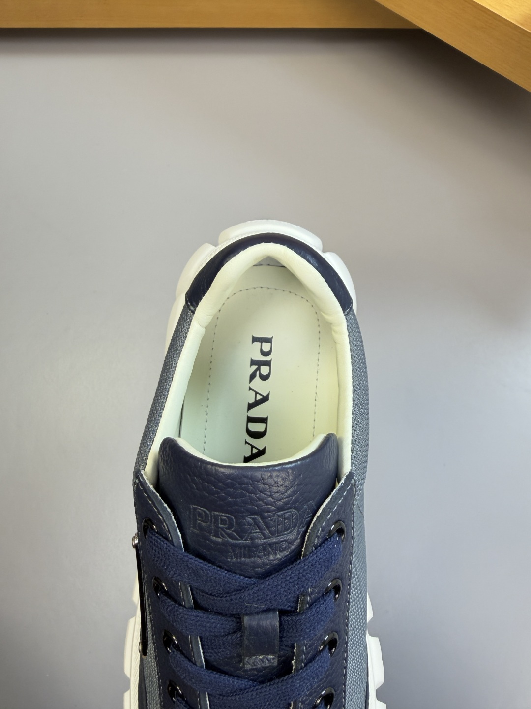 PRADA 프라다 리치 소가죽 & 캔버스 스니커즈 신발
