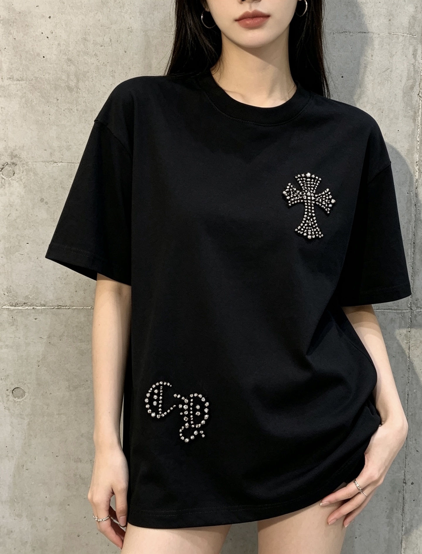 크롬하츠(CHROME HEARTS) 십자가 스터드 반팔 티셔츠 의류