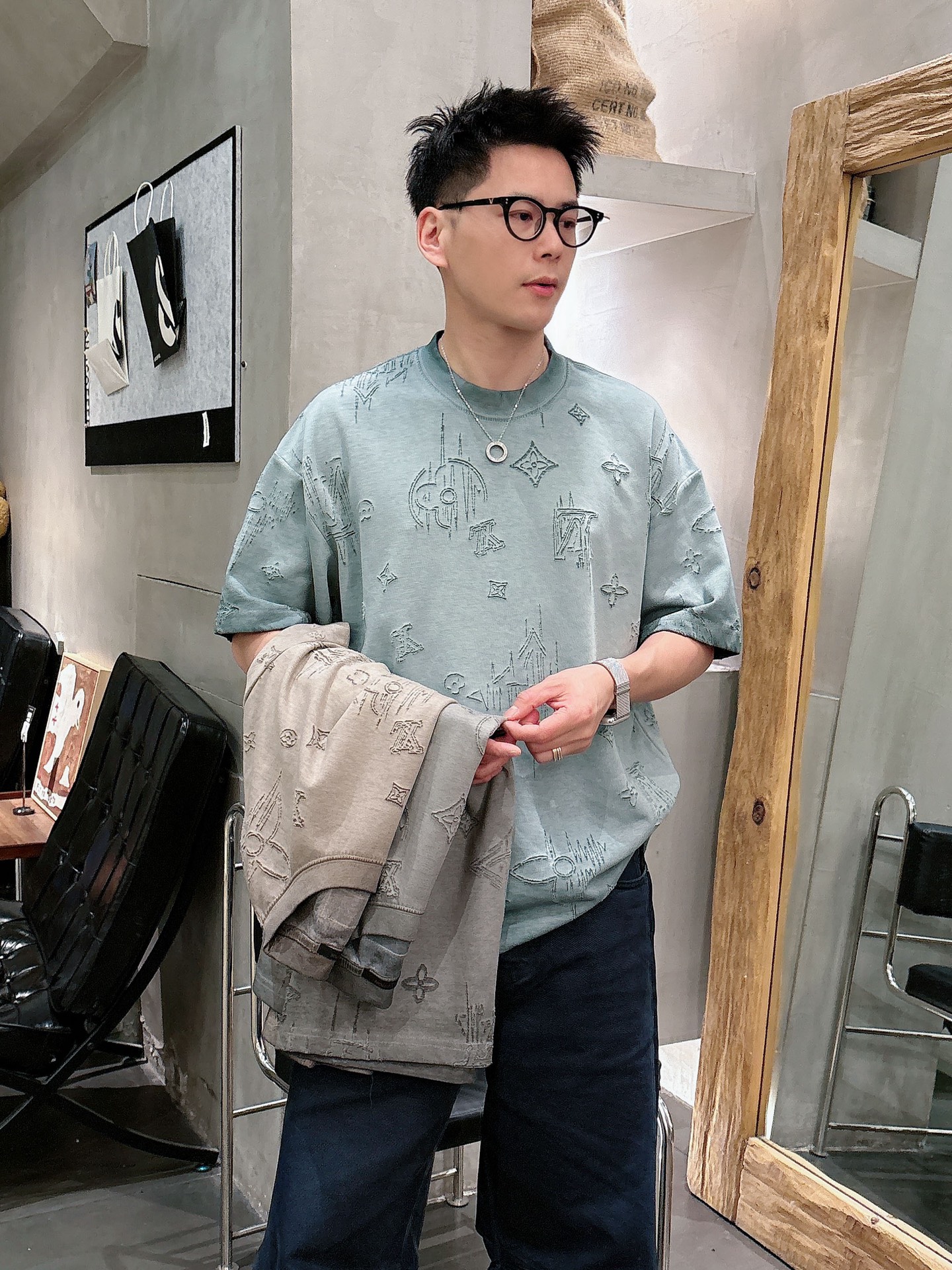 루이비통(LV) 로고 자카드 반팔 티셔츠 상의 의류