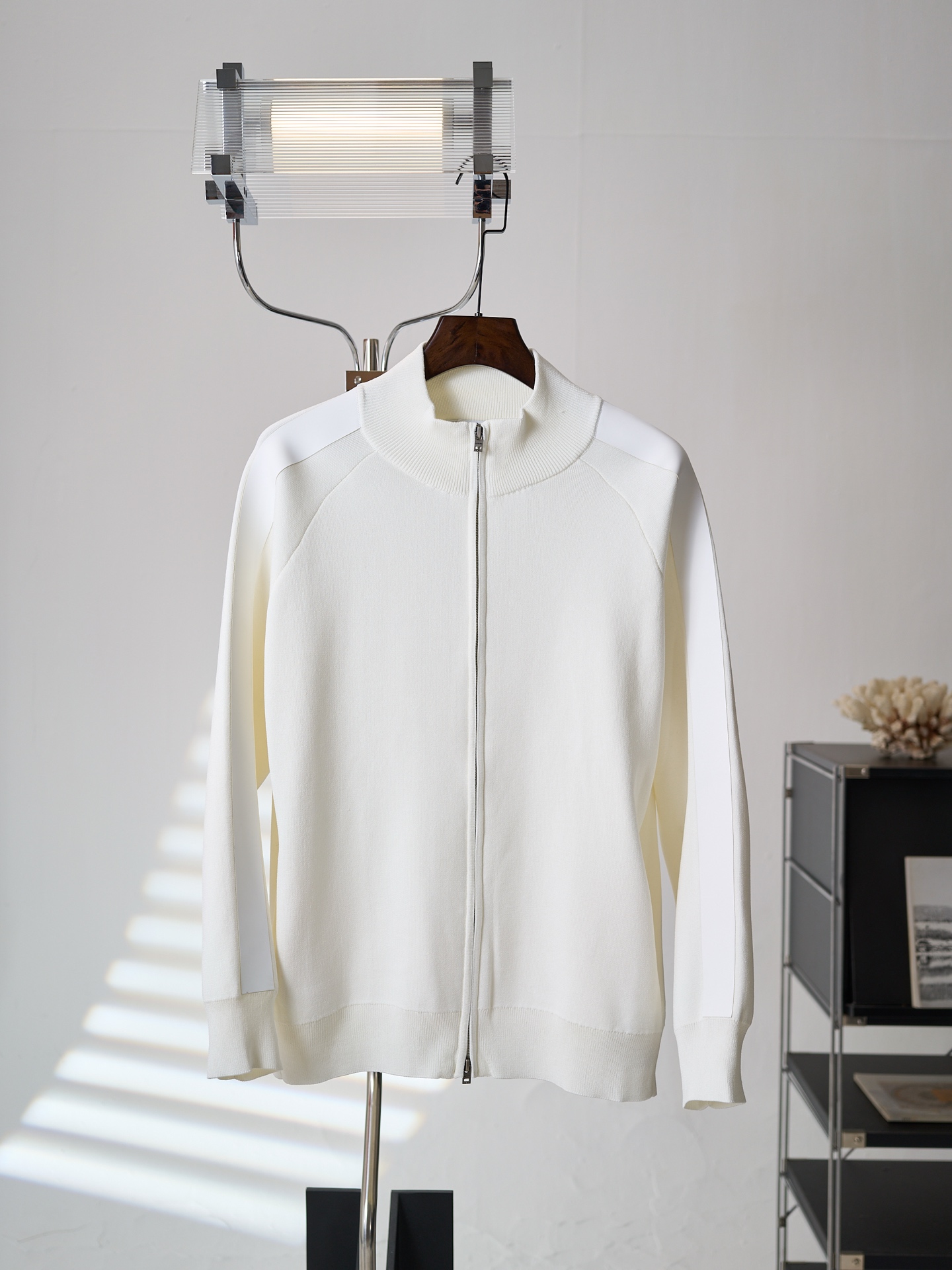 아크네(Acne studios) 실리콘 엠보 레더 집업 니트 가디건 의류